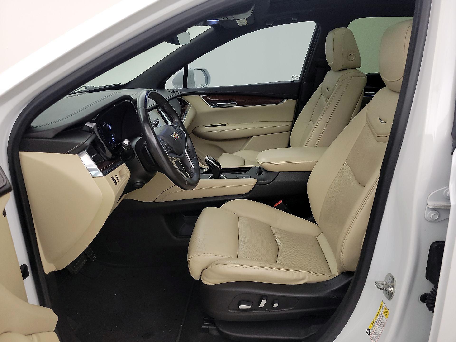 Thumbnail: 2017 Cadillac XT5 - 11