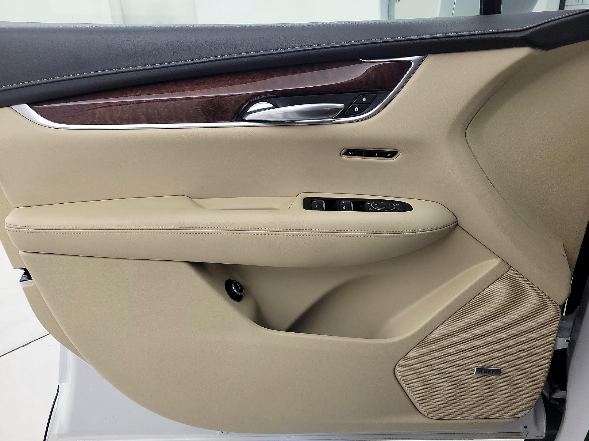 Thumbnail: 2017 Cadillac XT5 - 12