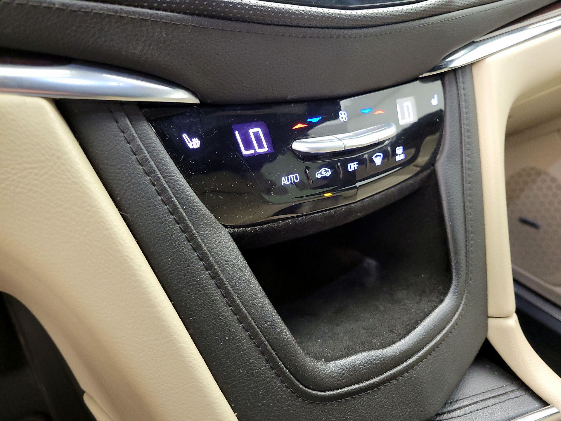 Thumbnail: 2017 Cadillac XT5 - 16