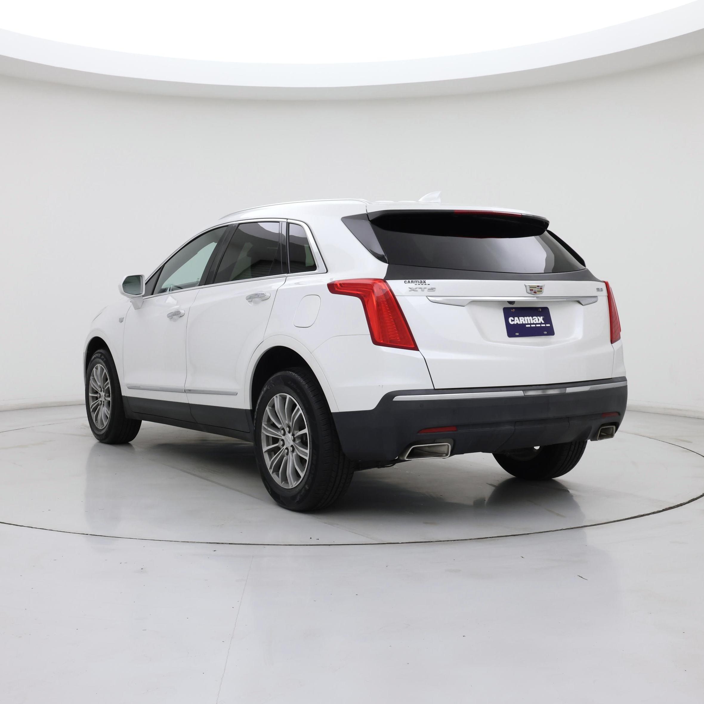 Thumbnail: 2017 Cadillac XT5 - 2
