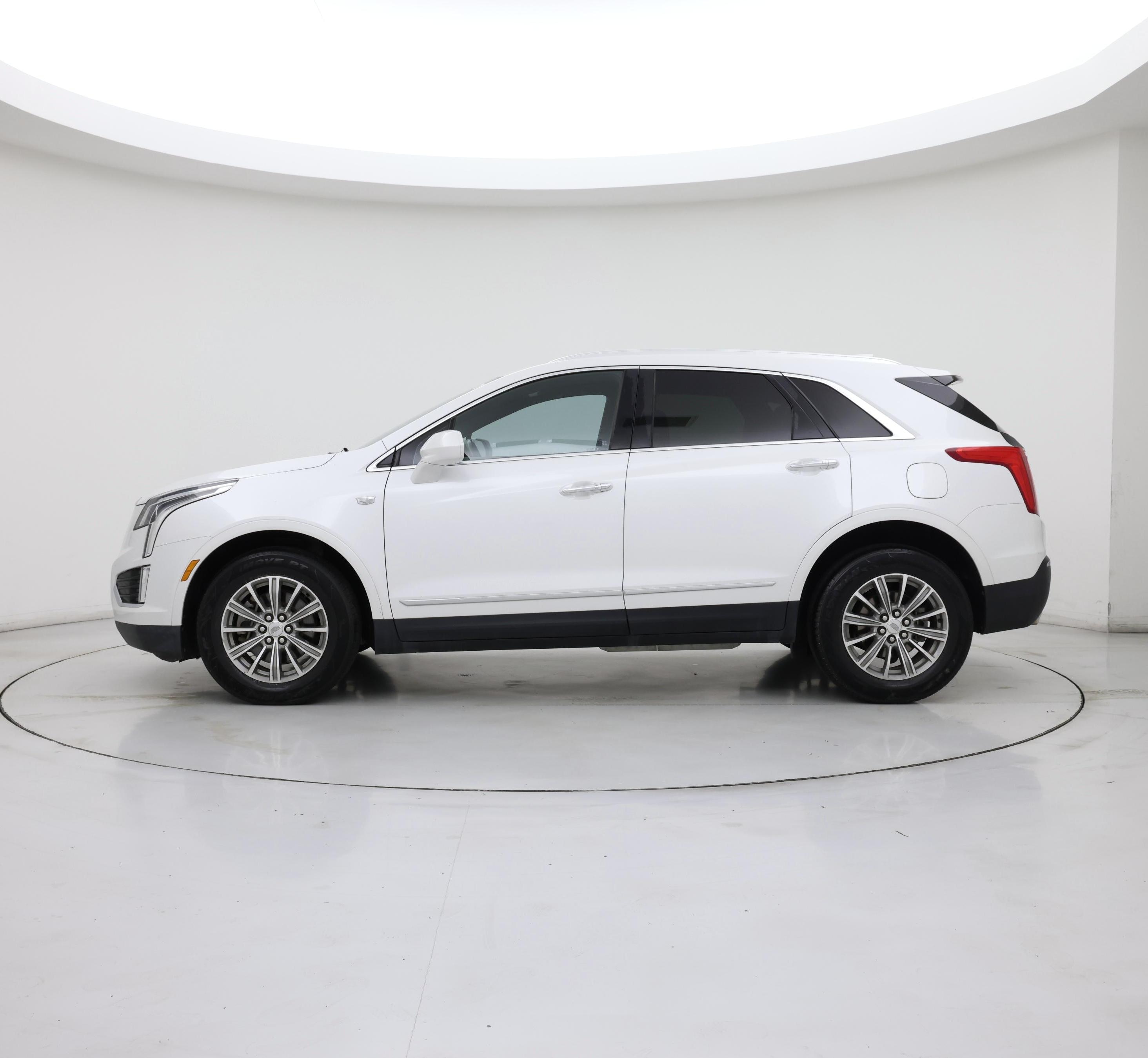 Thumbnail: 2017 Cadillac XT5 - 3
