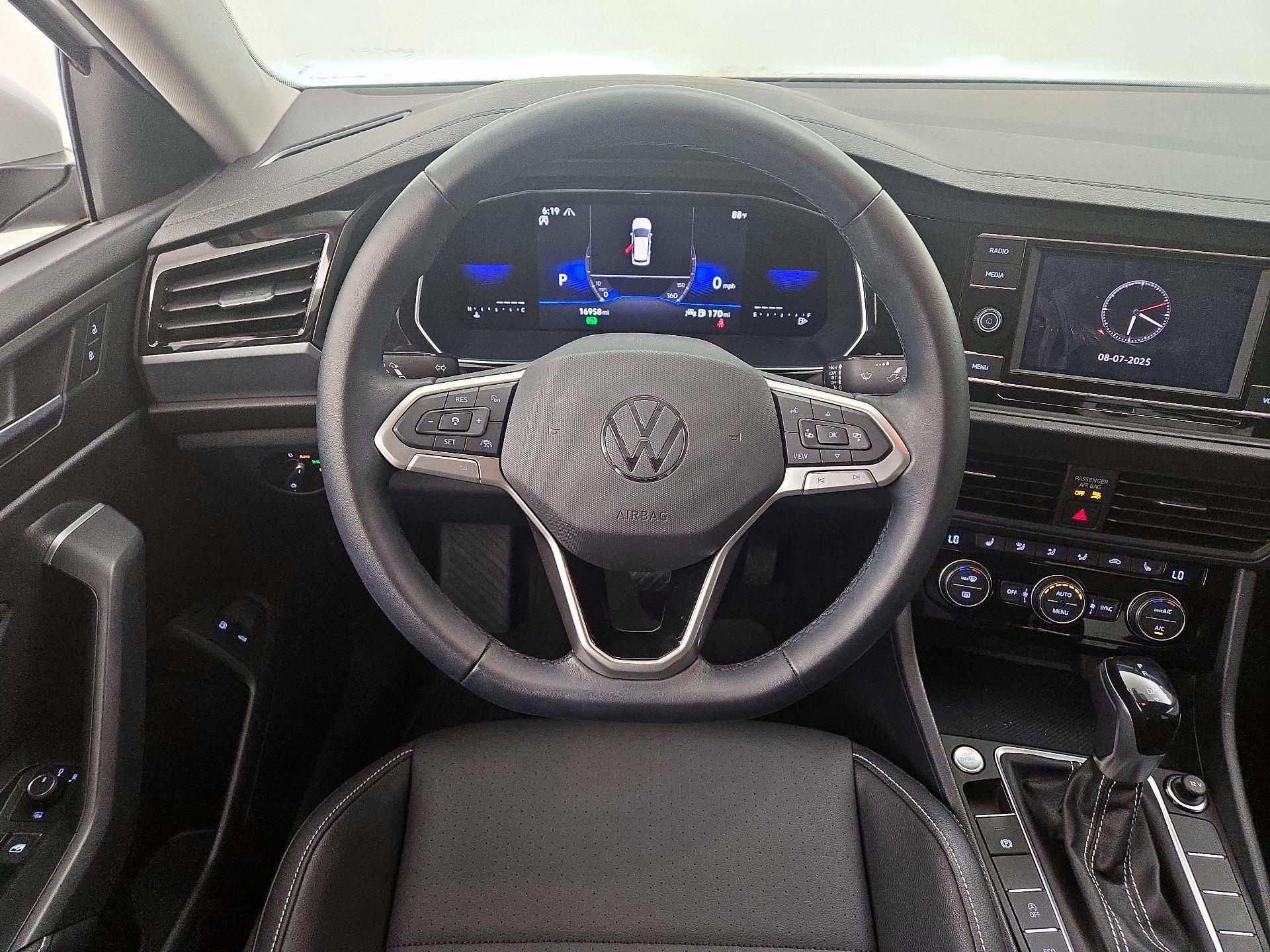Thumbnail: 2023 Volkswagen Jetta - 10
