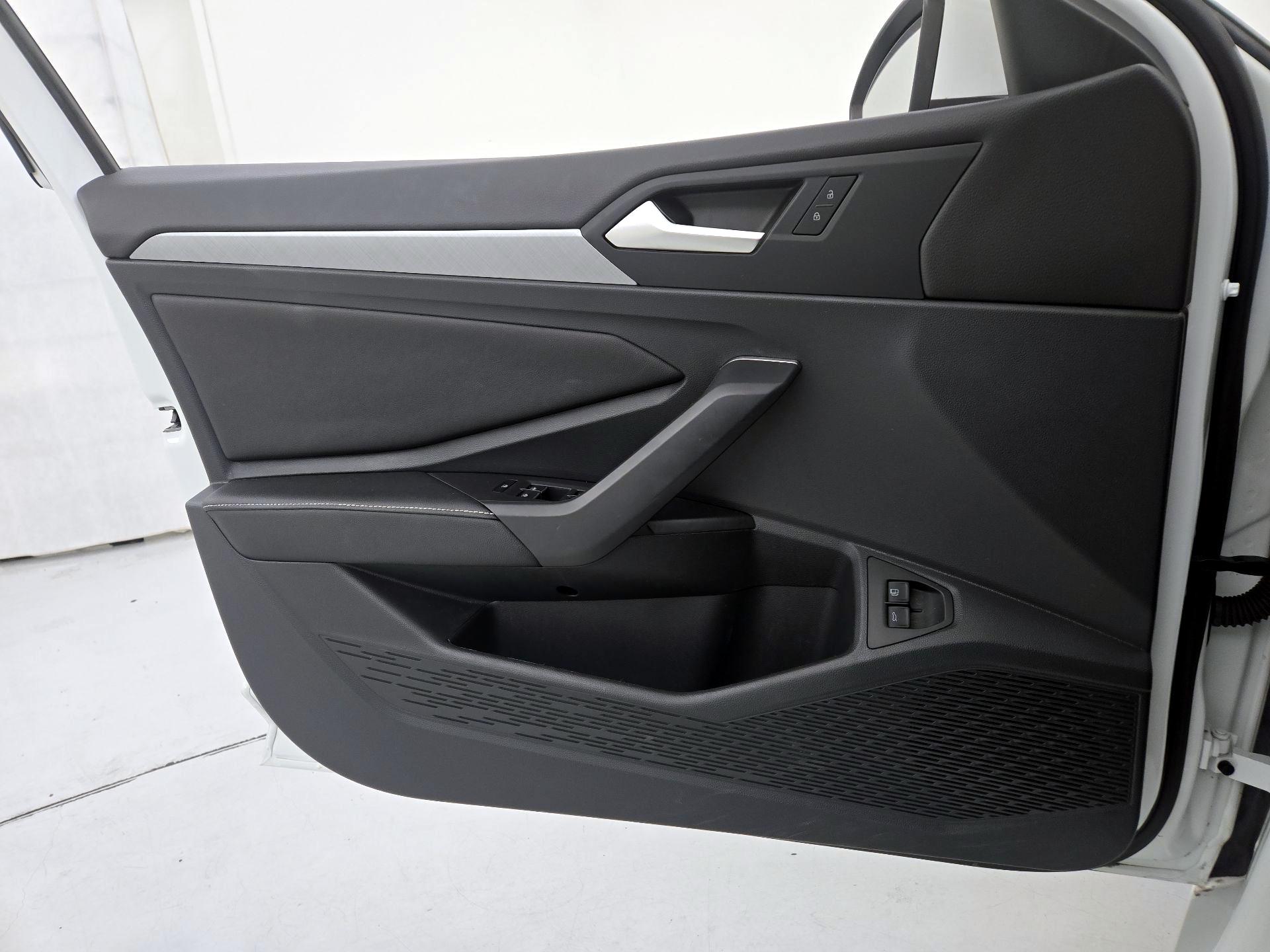 Thumbnail: 2023 Volkswagen Jetta - 12