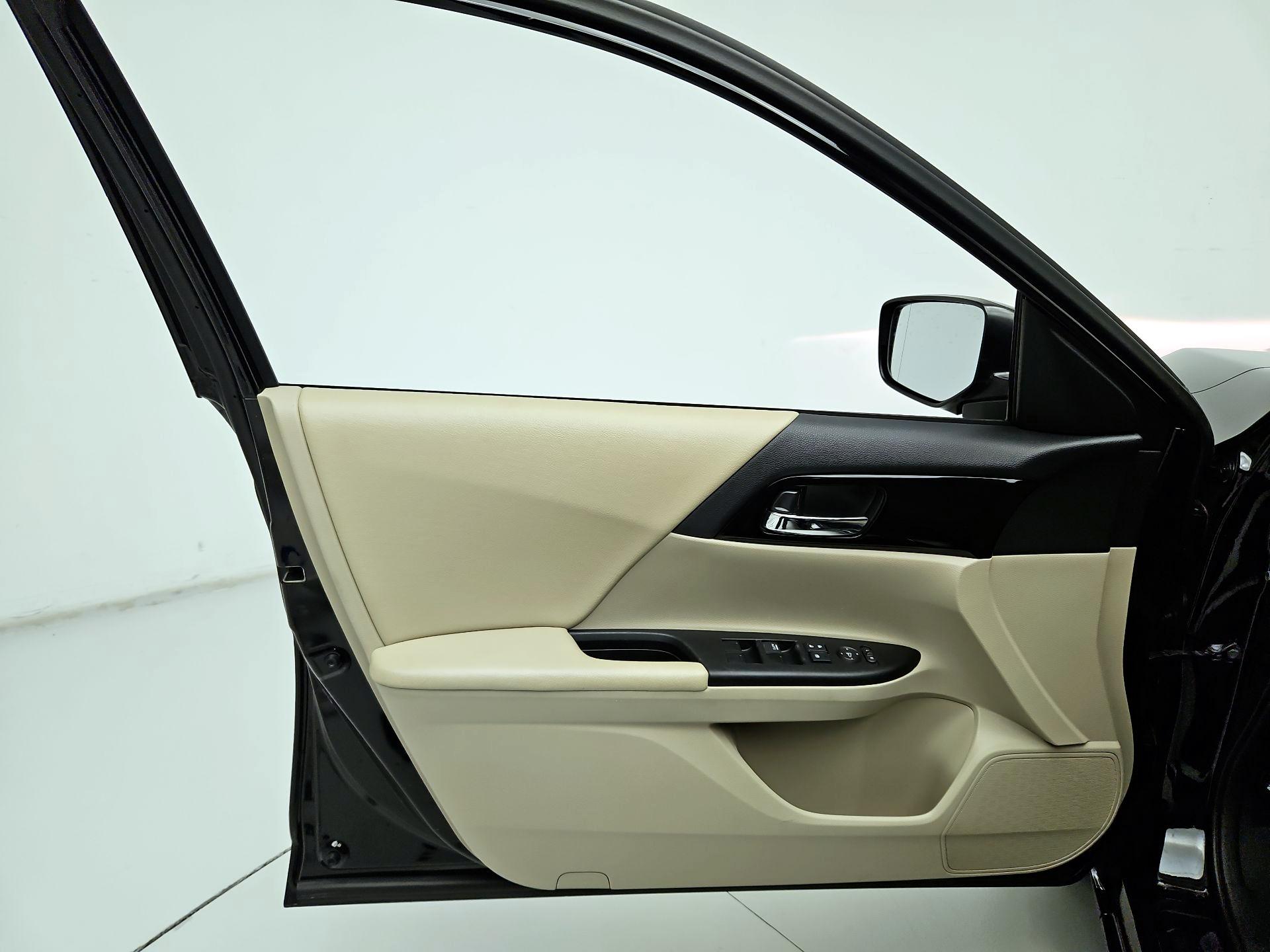 Thumbnail: 2016 Honda Accord - 12