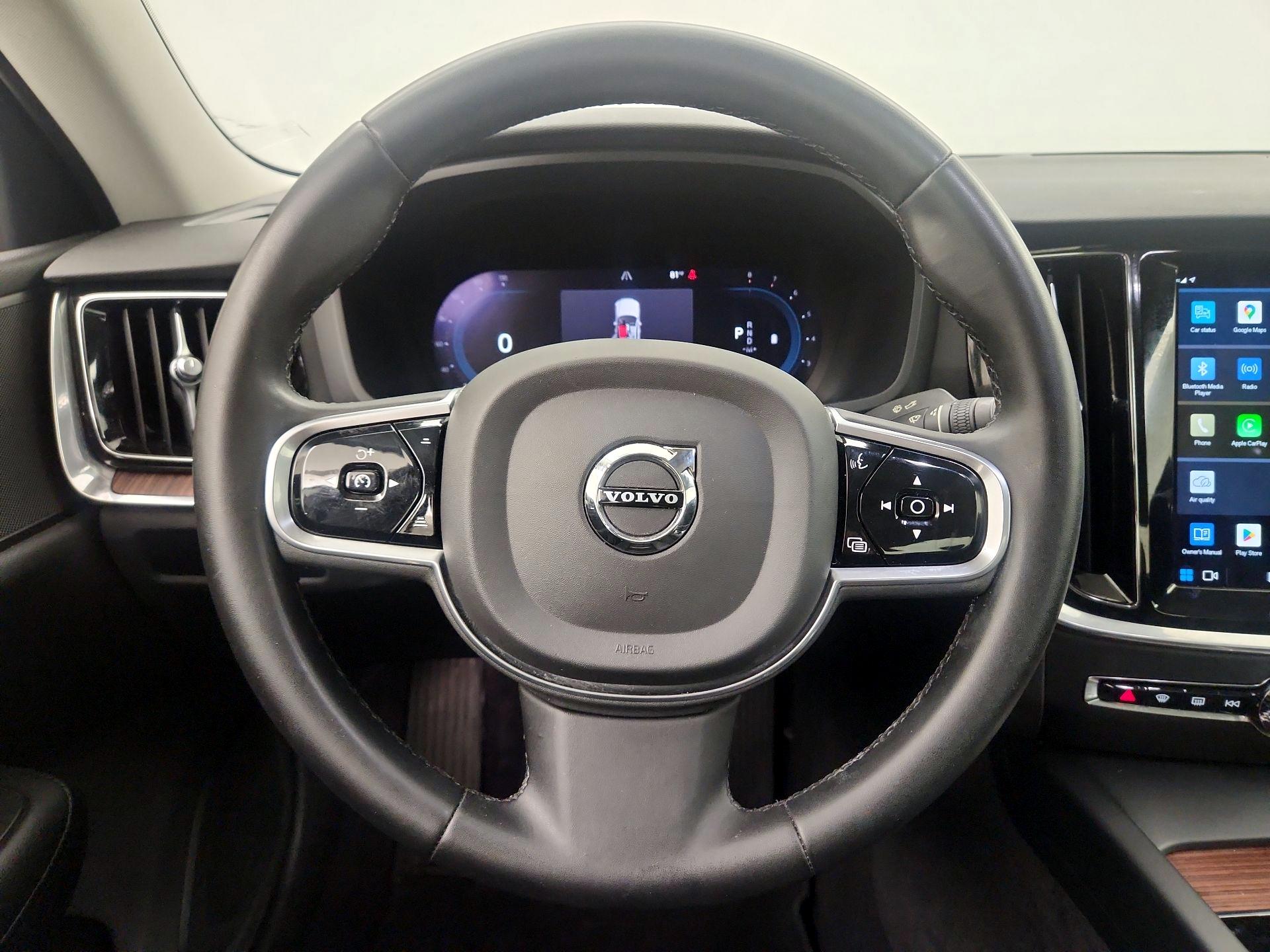 Thumbnail: 2023 Volvo S60 - 10