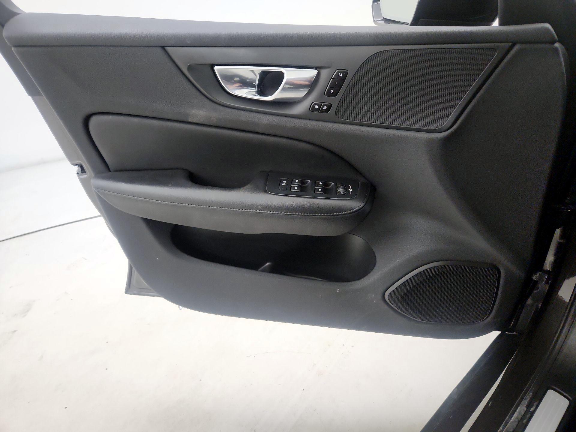Thumbnail: 2023 Volvo S60 - 12