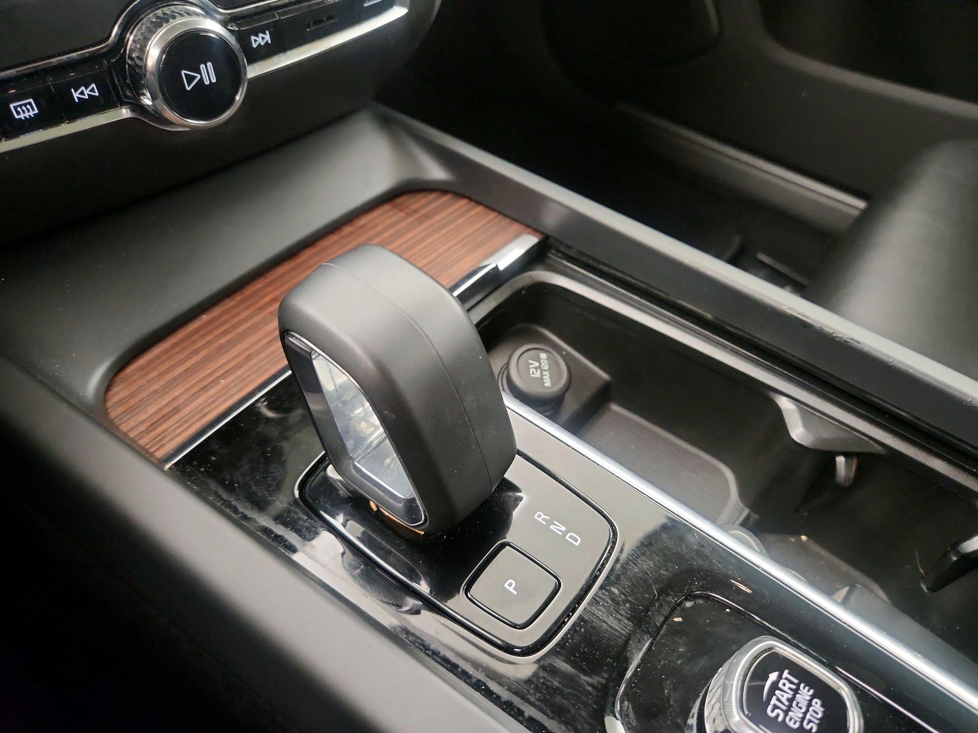 Thumbnail: 2023 Volvo S60 - 17