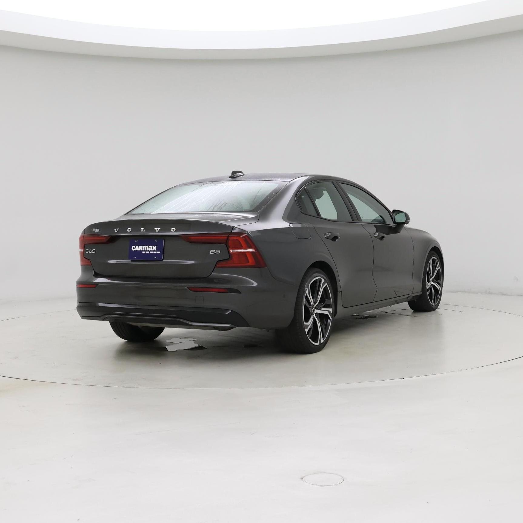 Thumbnail: 2023 Volvo S60 - 8