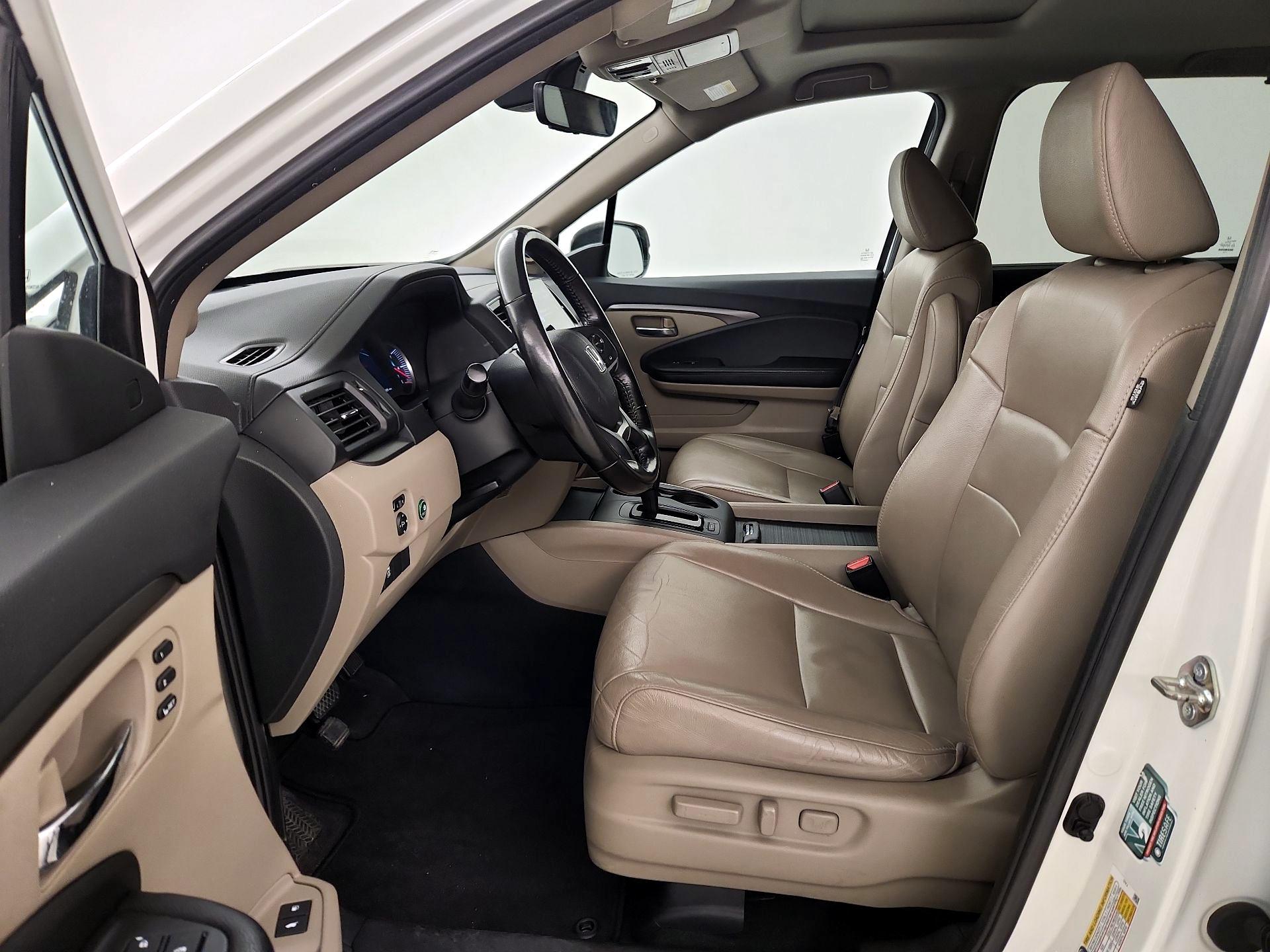 Thumbnail: 2019 Honda Pilot - 11