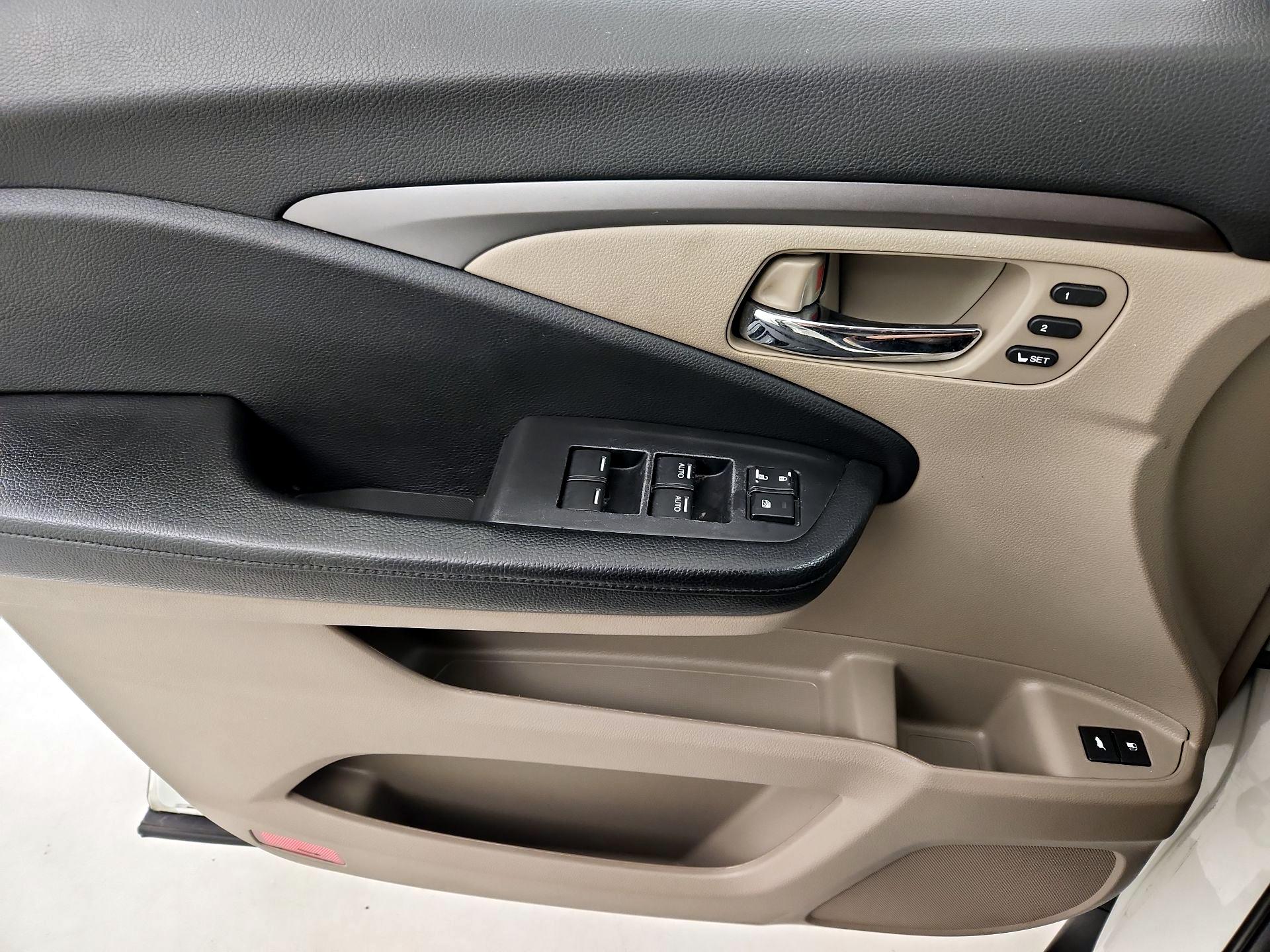 Thumbnail: 2019 Honda Pilot - 12