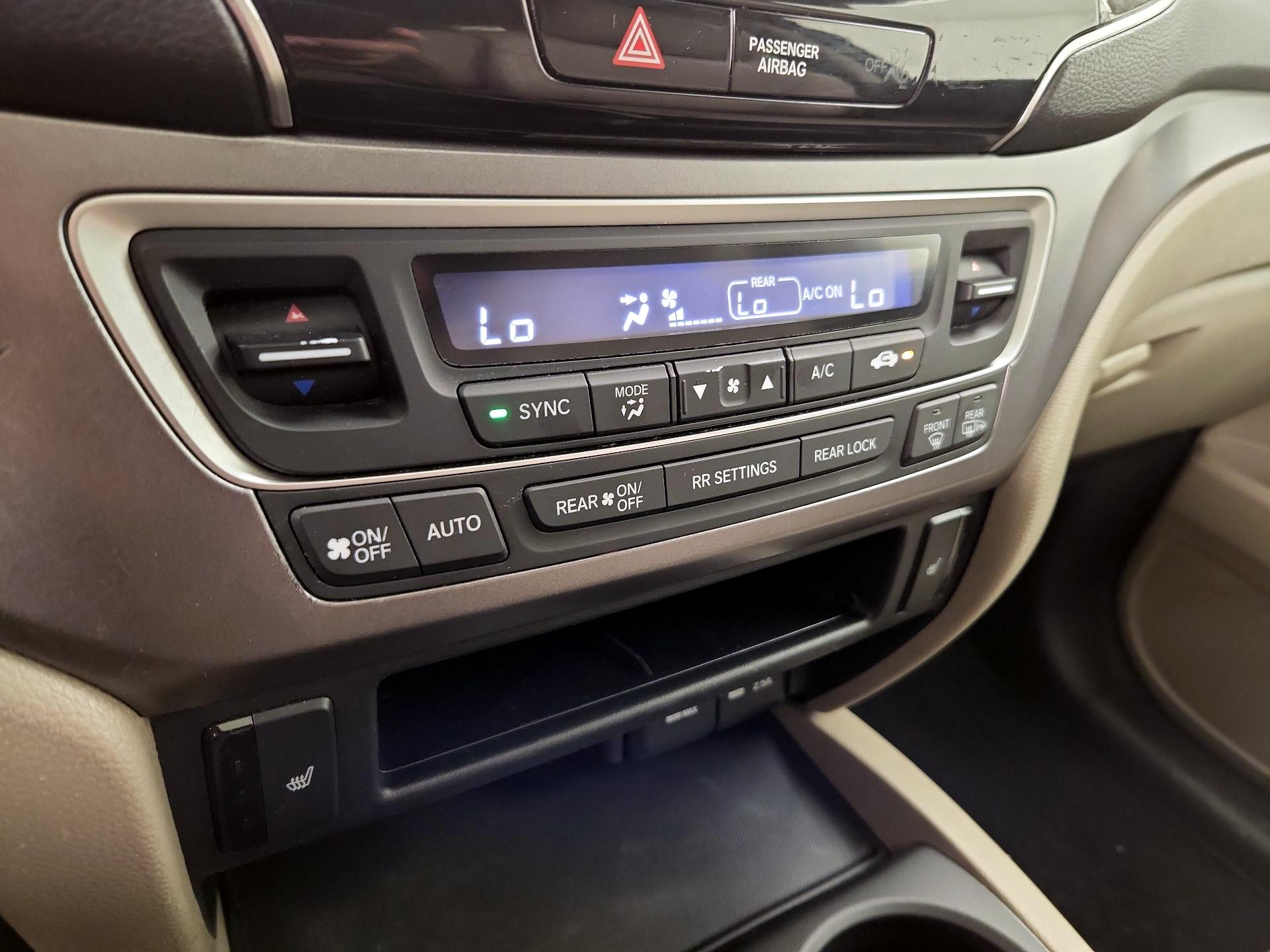 Thumbnail: 2019 Honda Pilot - 16