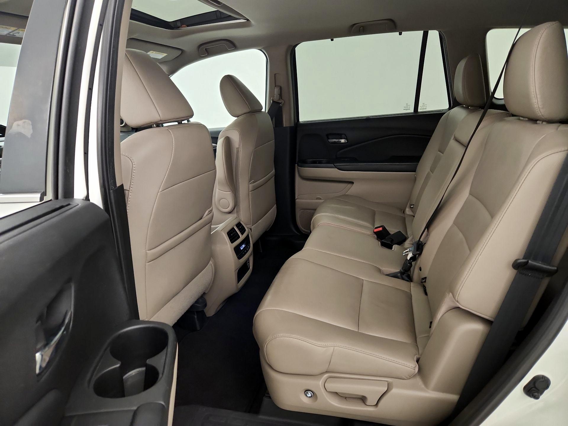 Thumbnail: 2019 Honda Pilot - 20