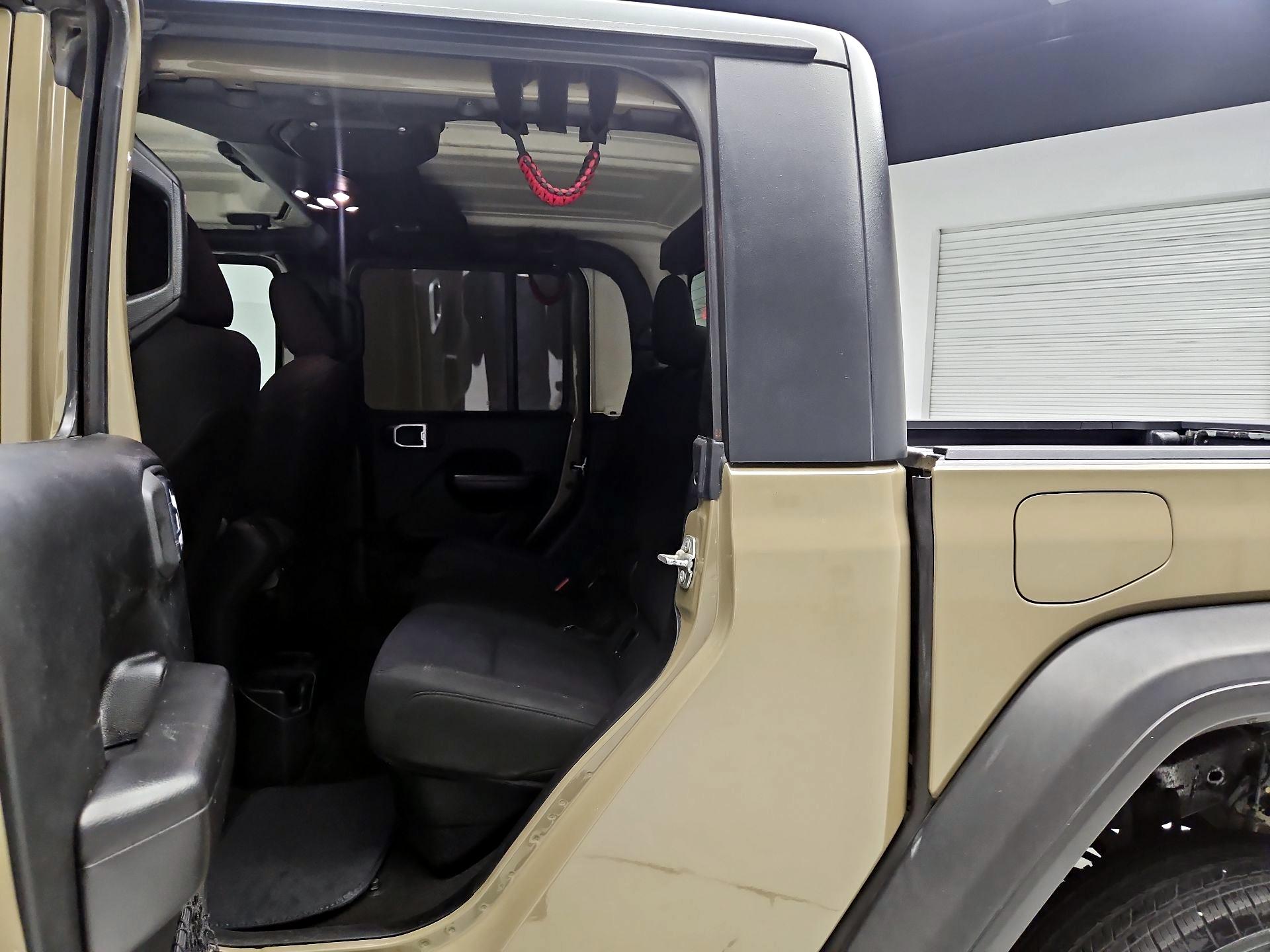 Thumbnail: 2020 Jeep Gladiator - 17