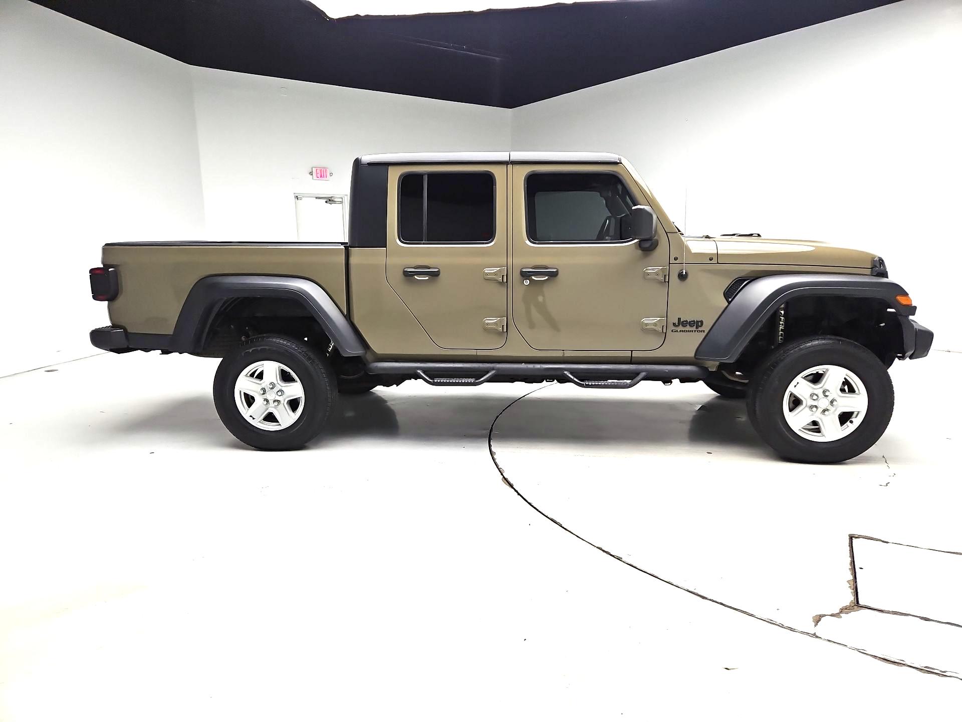 Thumbnail: 2020 Jeep Gladiator - 4