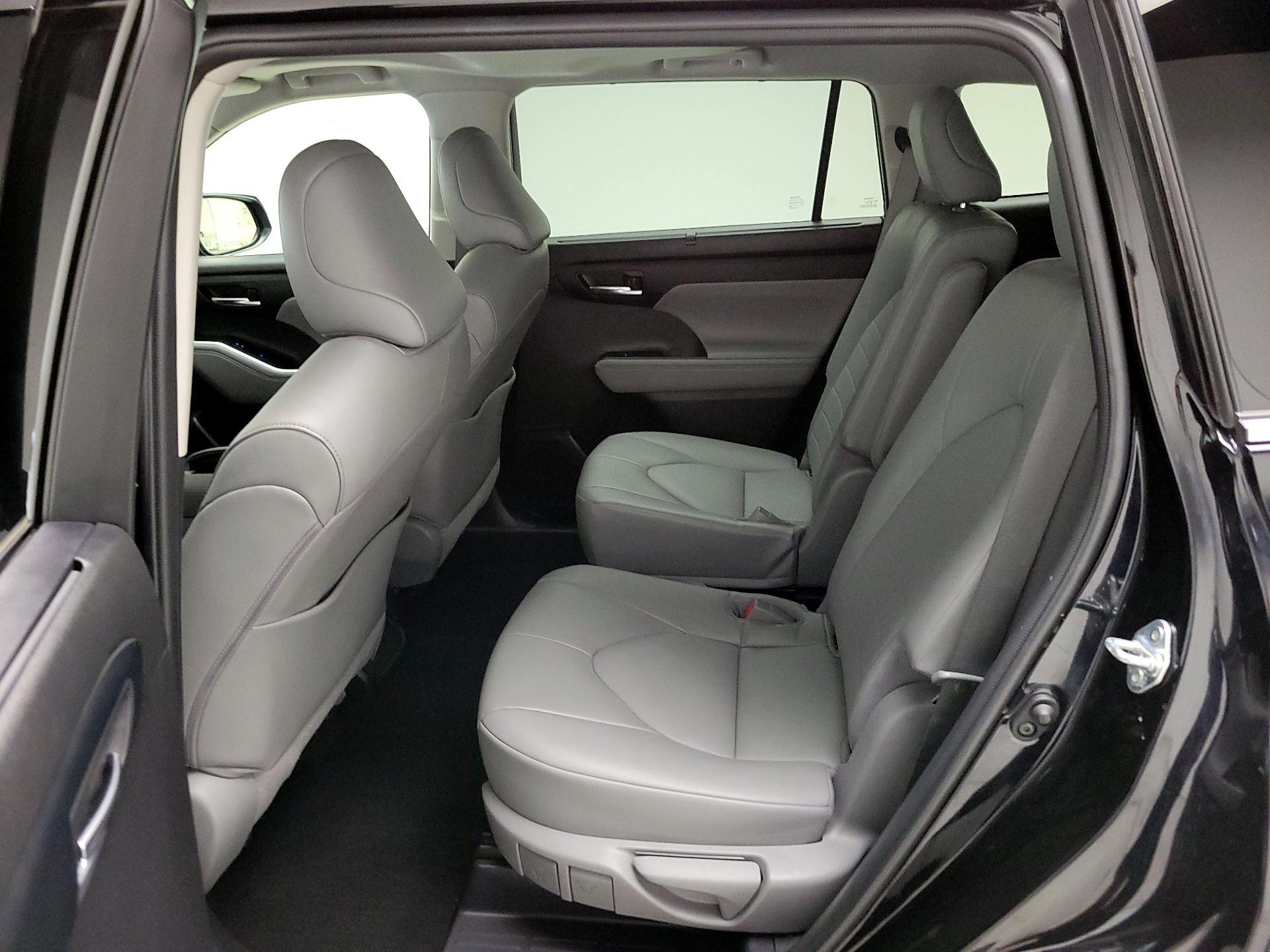 Thumbnail: 2022 Toyota Highlander - 20