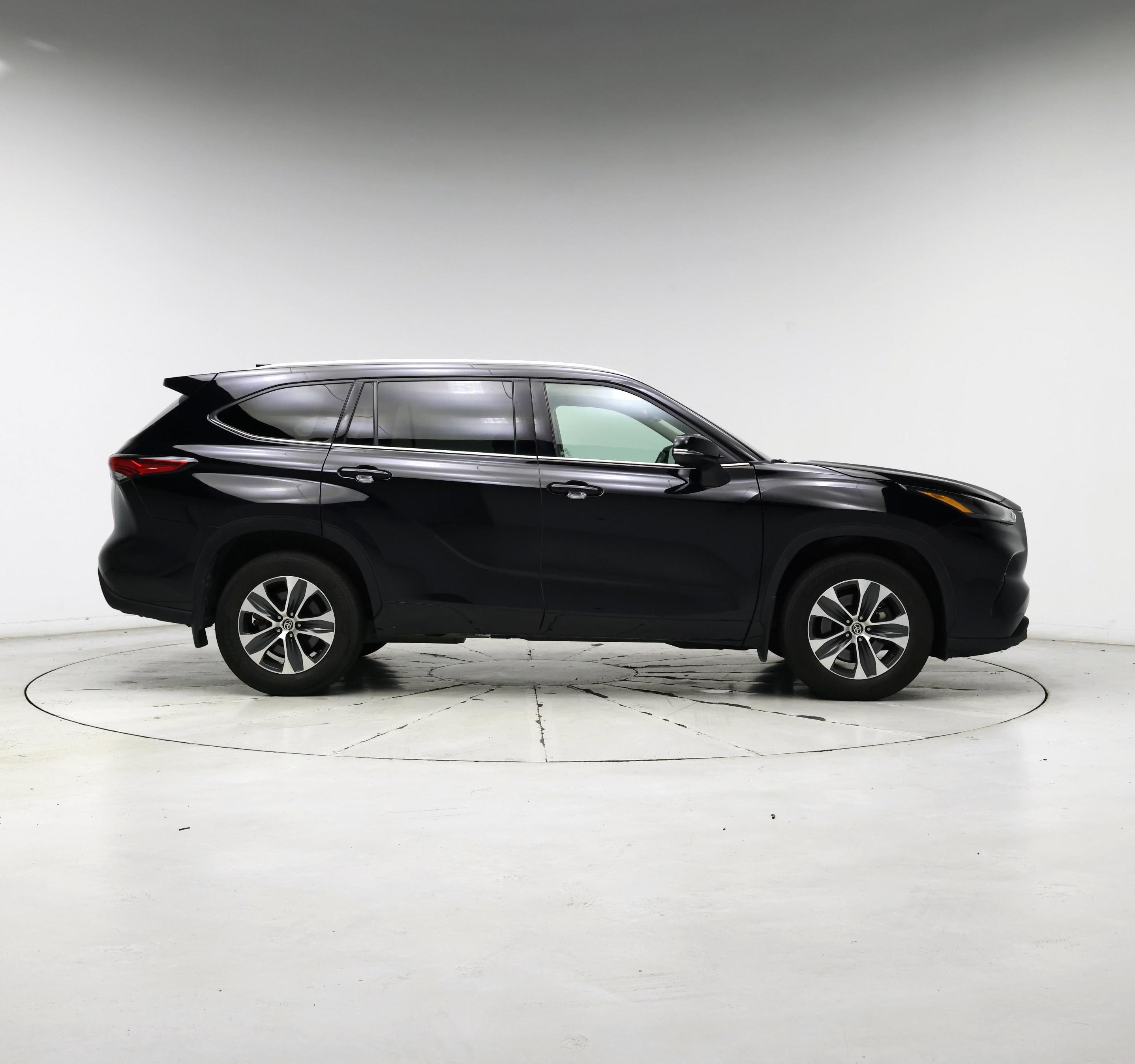Thumbnail: 2022 Toyota Highlander - 7