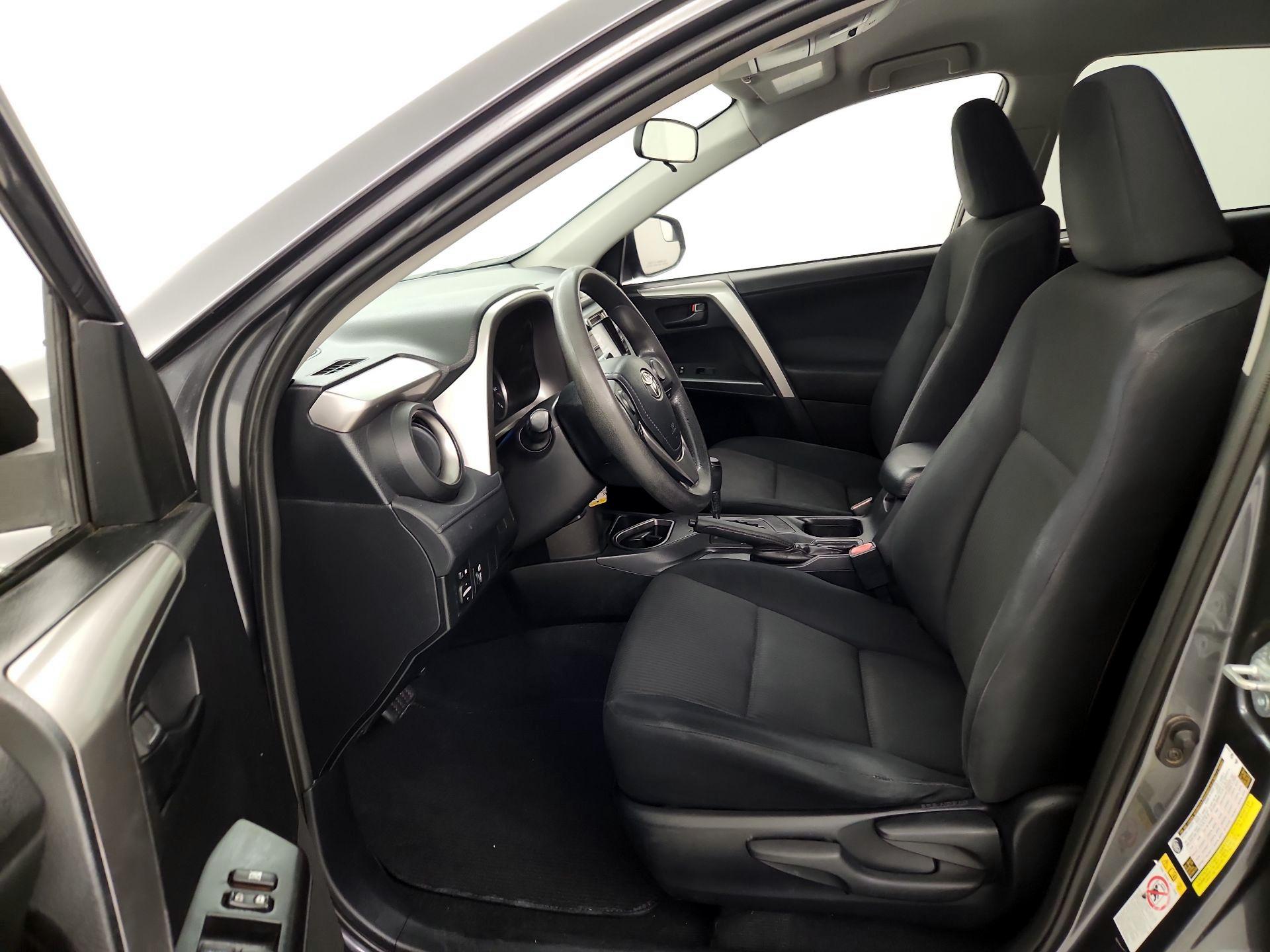 Thumbnail: 2016 Toyota RAV4 - 11