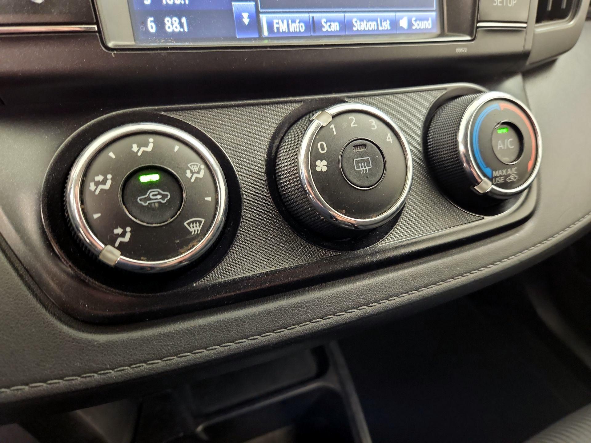 Thumbnail: 2016 Toyota RAV4 - 16
