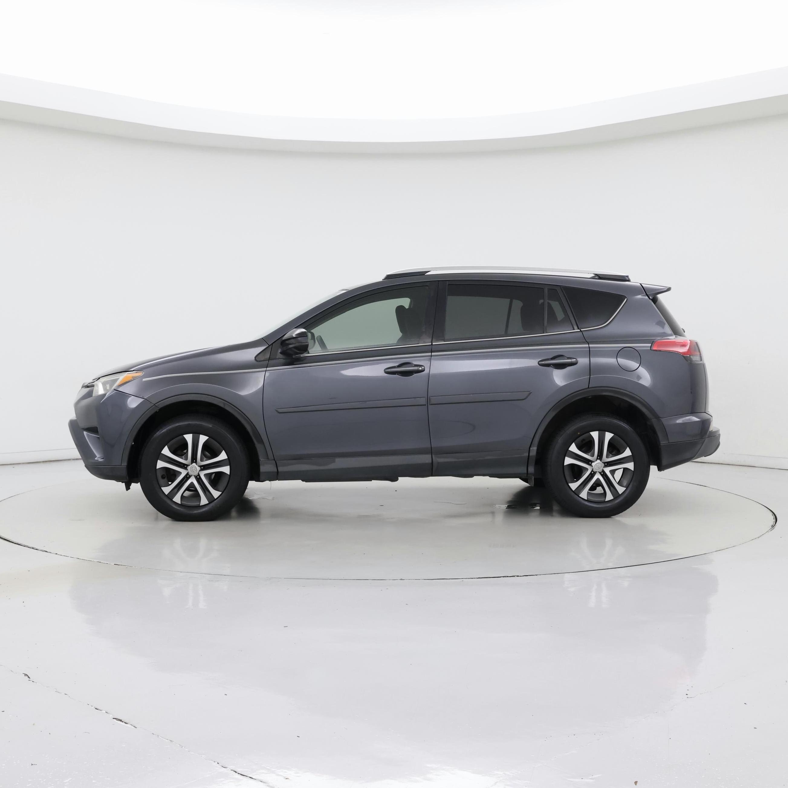 Thumbnail: 2016 Toyota RAV4 - 3