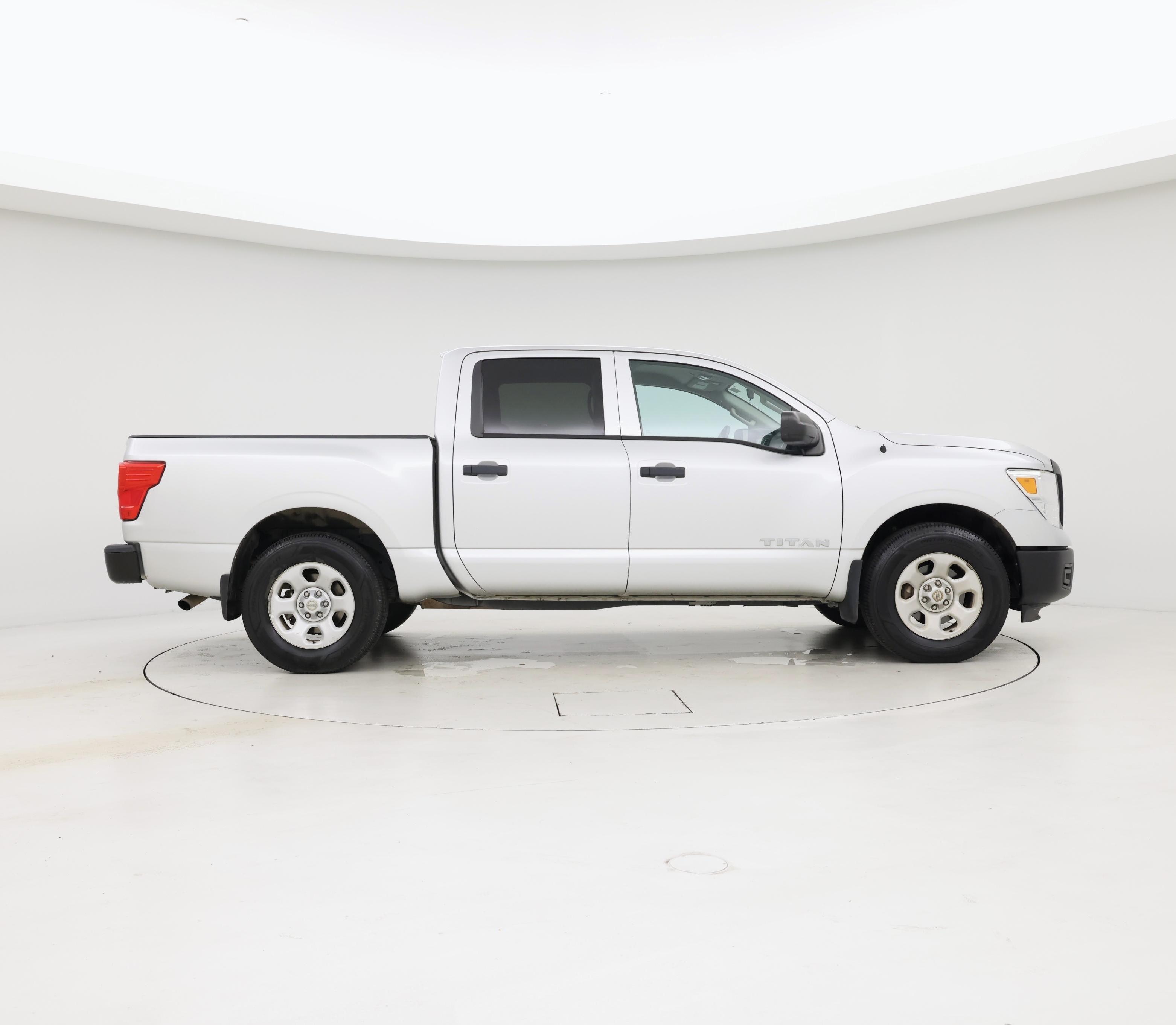 Thumbnail: 2017 Nissan Titan - 7