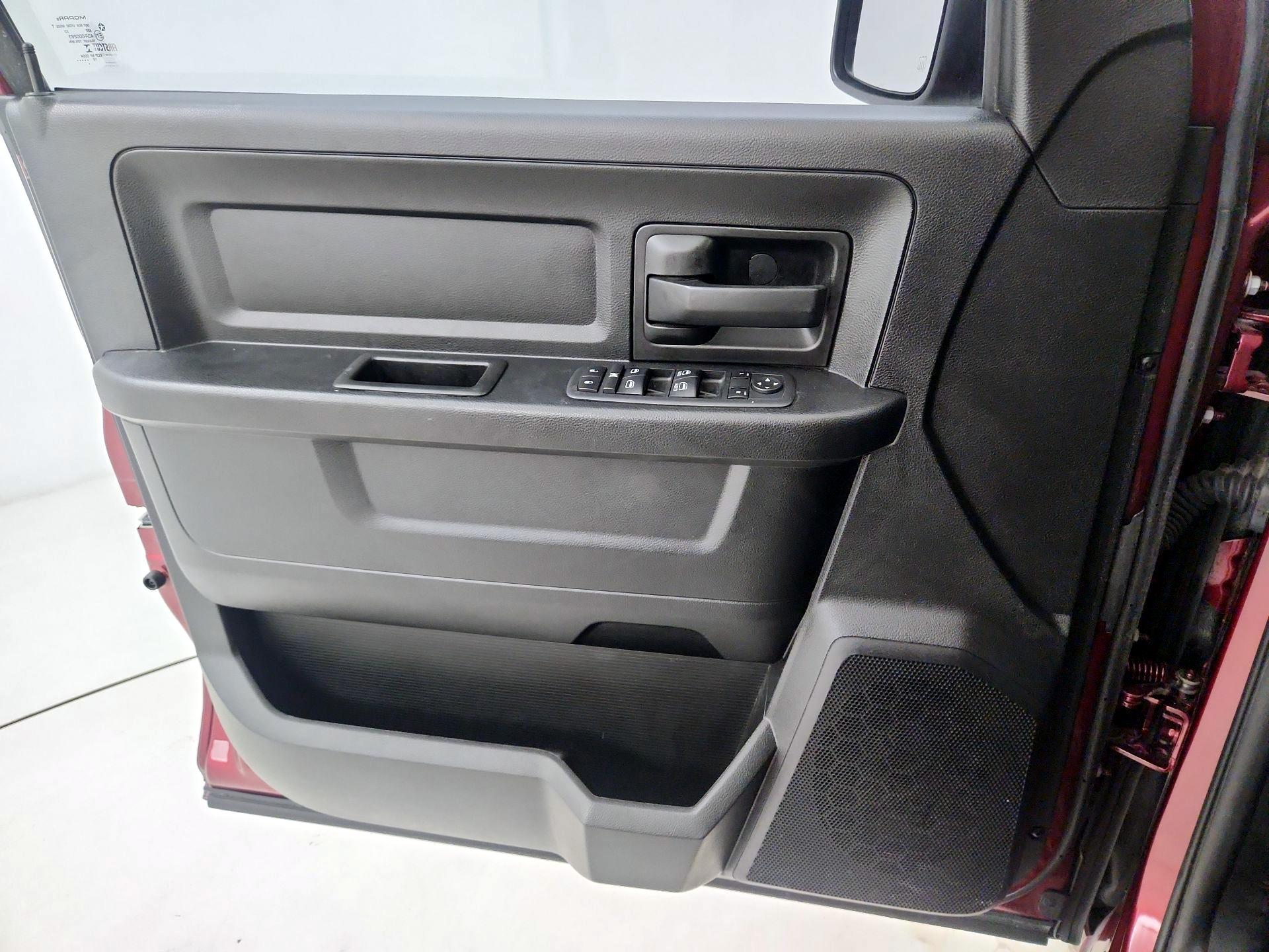 Thumbnail: 2019 RAM 1500 Classic - 12