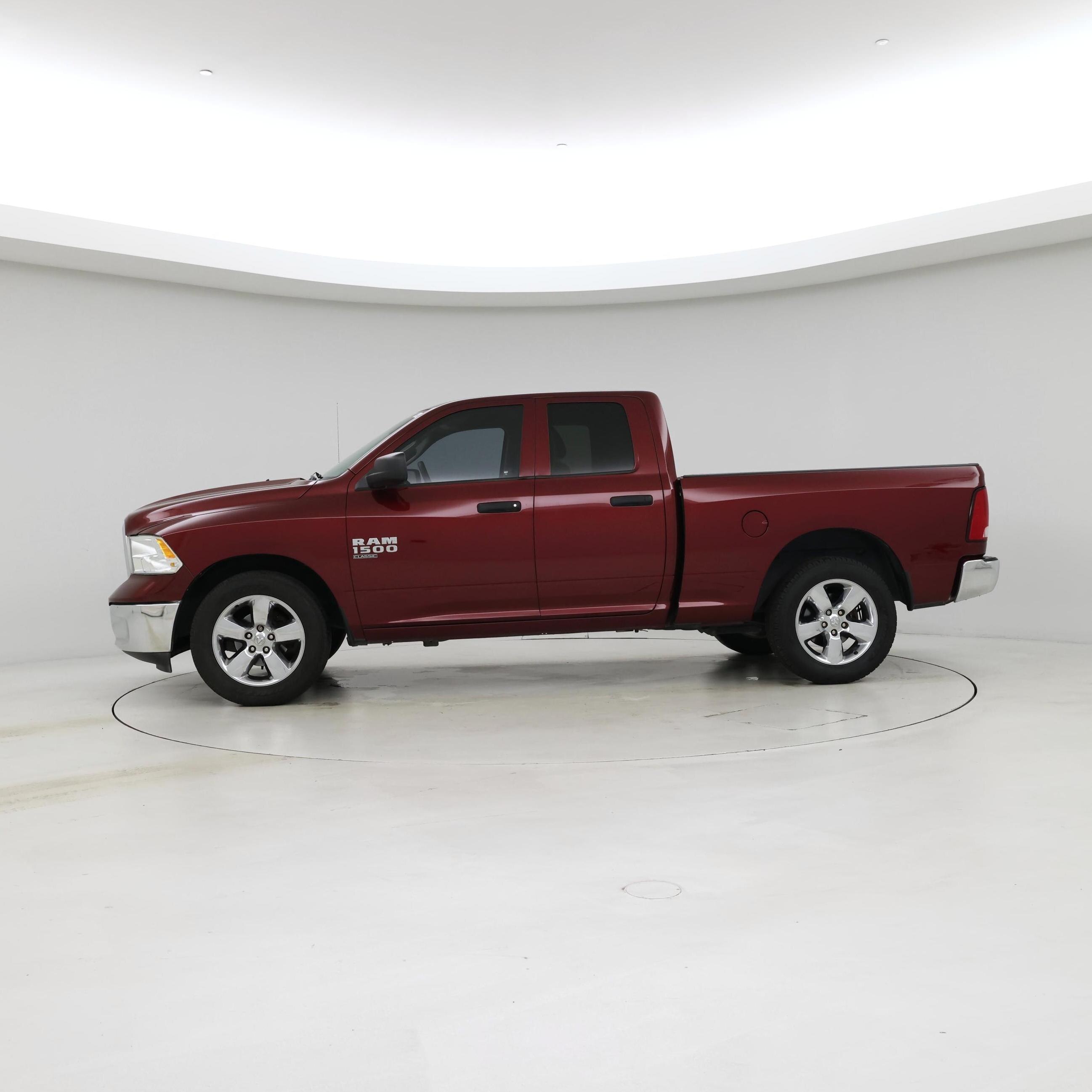 Thumbnail: 2019 RAM 1500 Classic - 3
