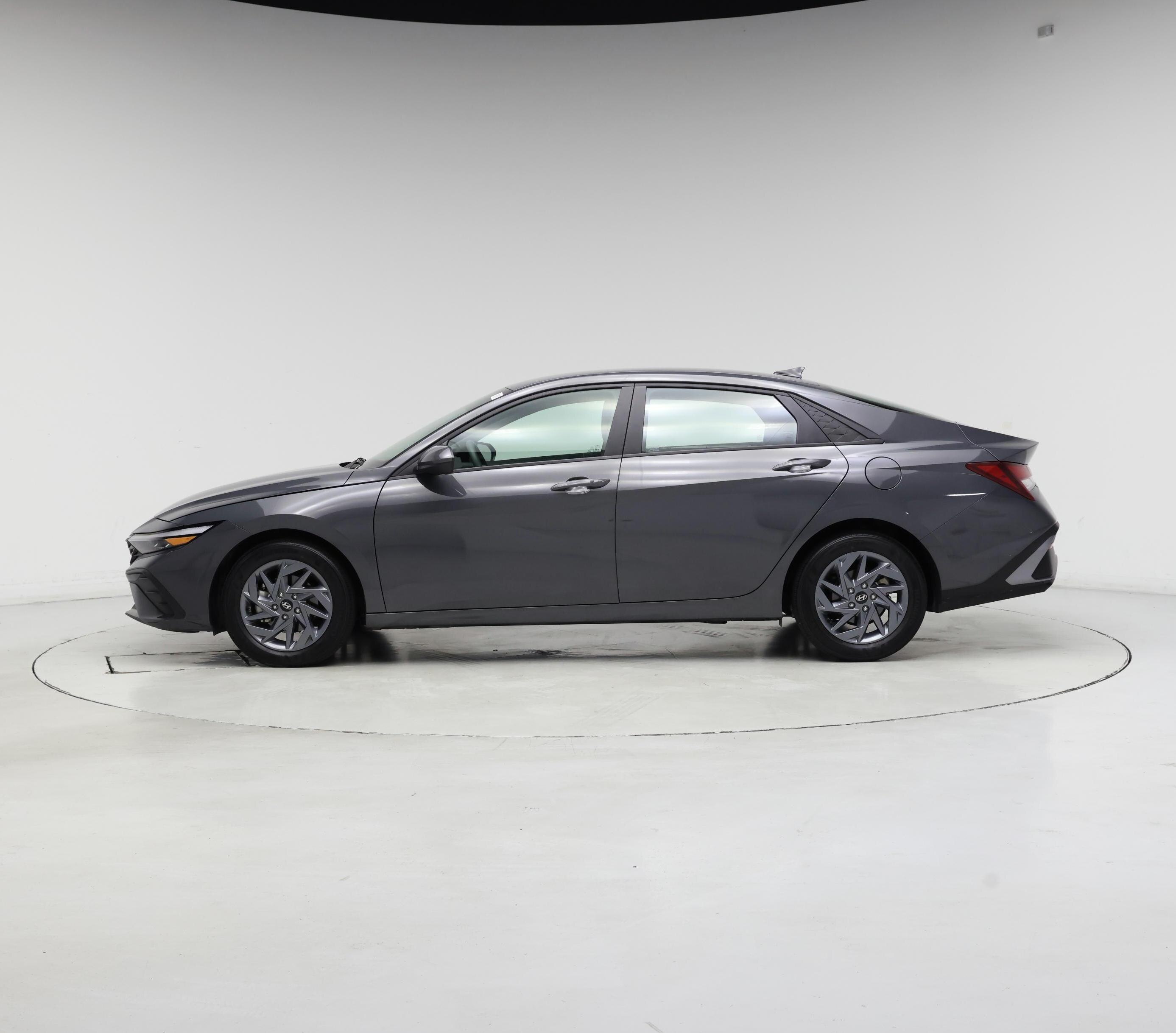 Thumbnail: 2024 Hyundai Elantra - 3