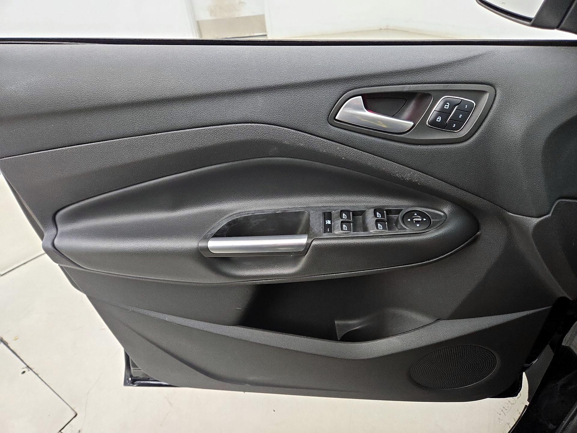 Thumbnail: 2016 Ford Escape - 12