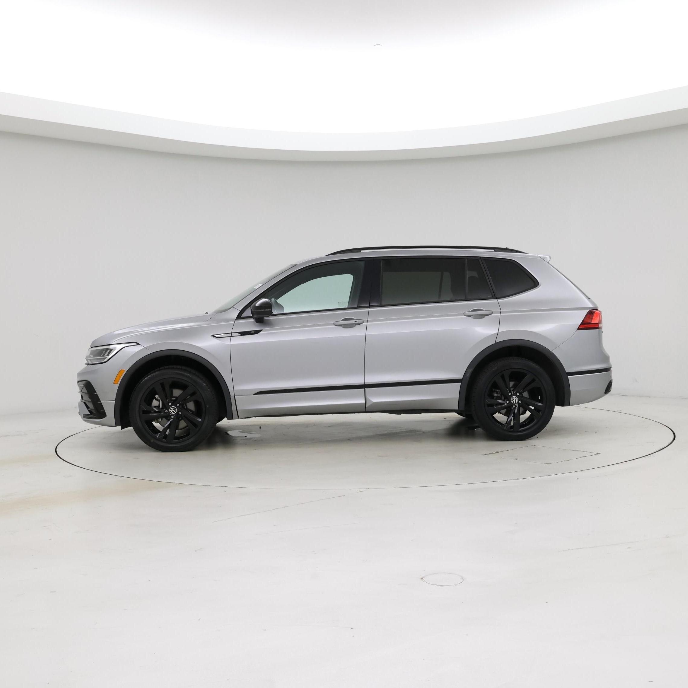 Thumbnail: 2023 Volkswagen Tiguan - 3