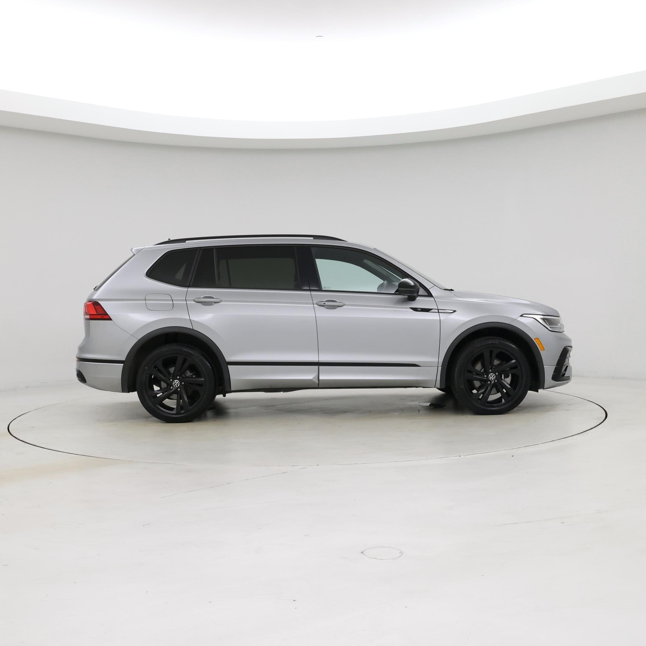 Thumbnail: 2023 Volkswagen Tiguan - 7