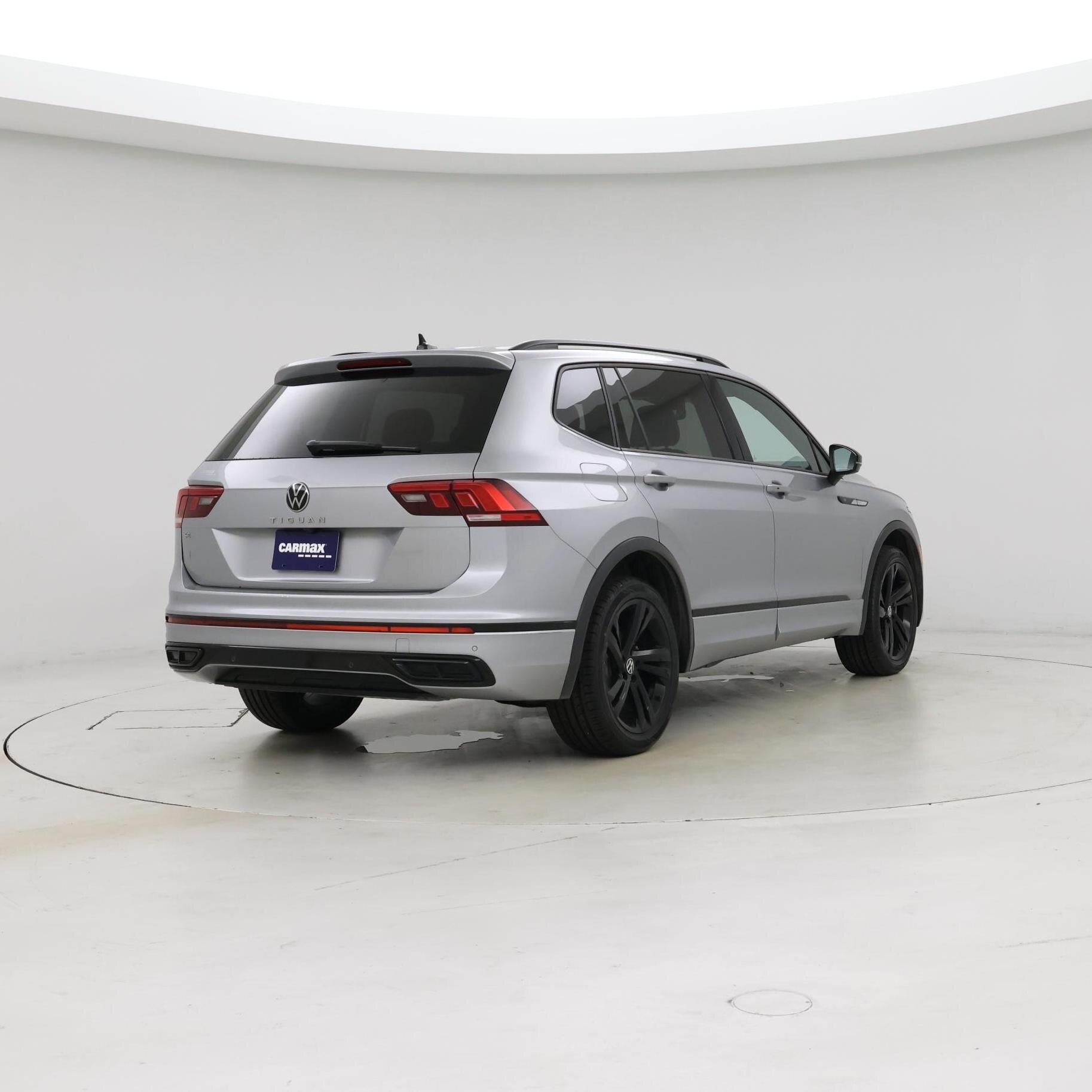 Thumbnail: 2023 Volkswagen Tiguan - 8