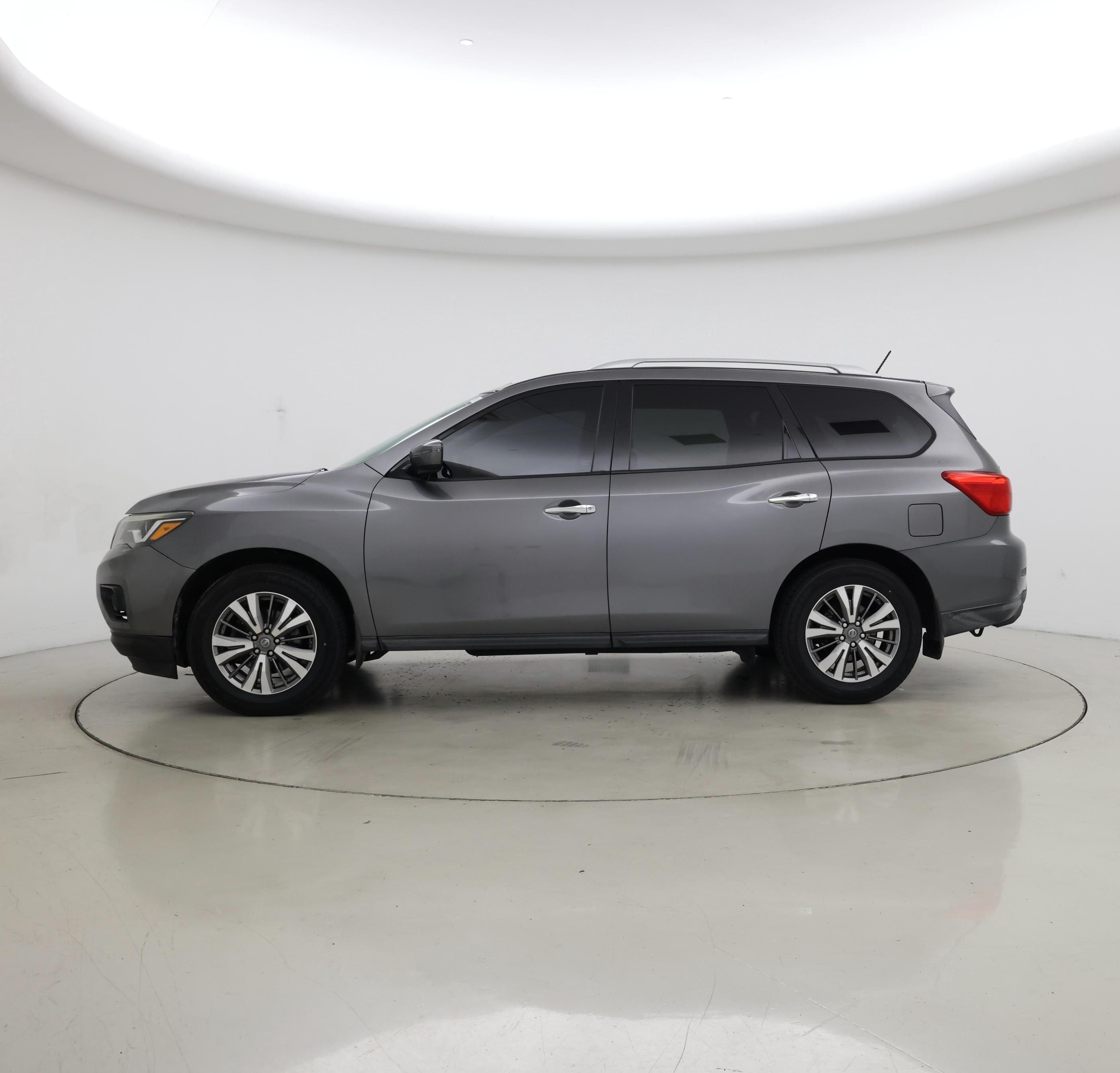 Thumbnail: 2018 Nissan Pathfinder - 3
