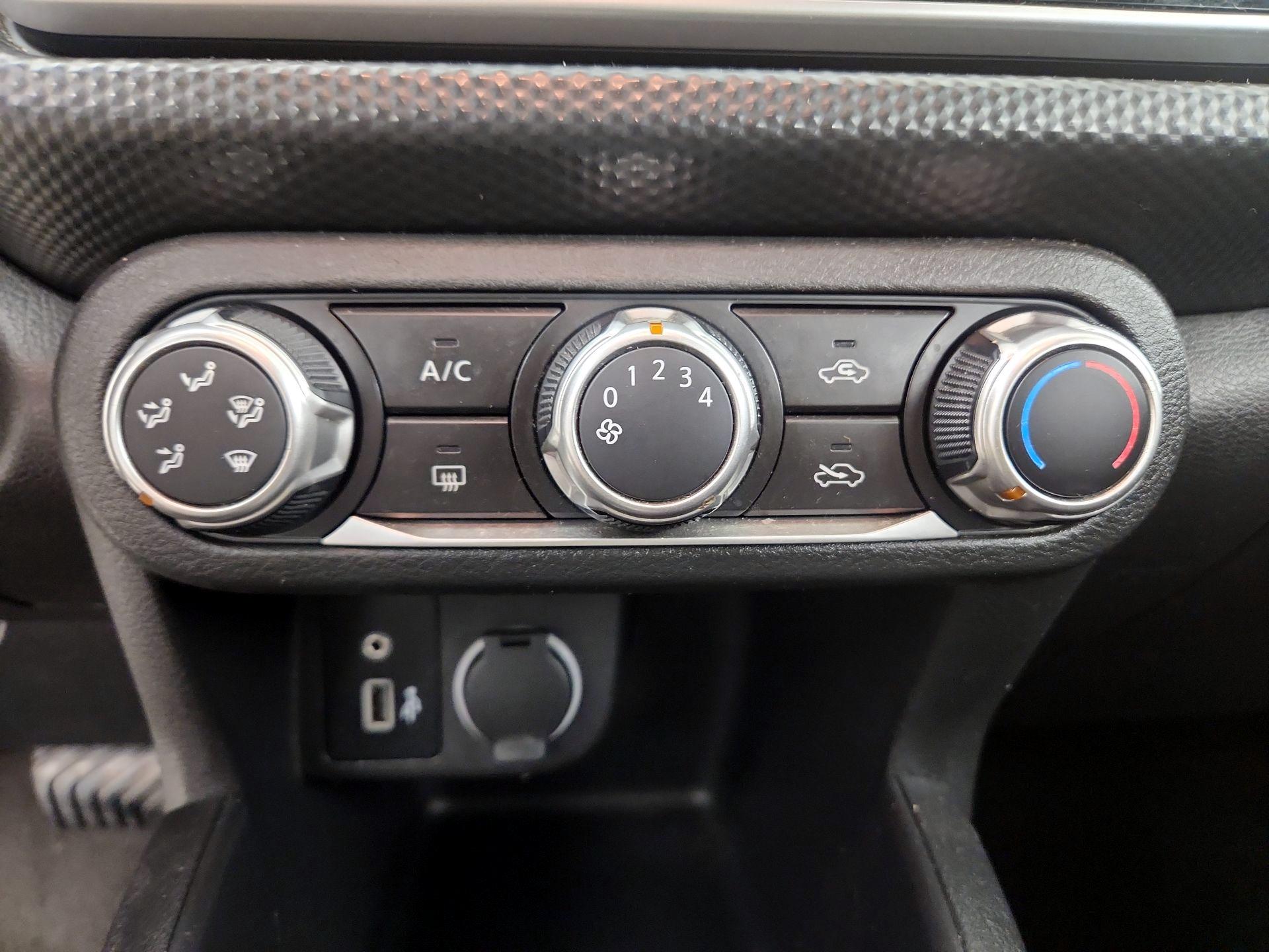 Thumbnail: 2021 Nissan Kicks - 16