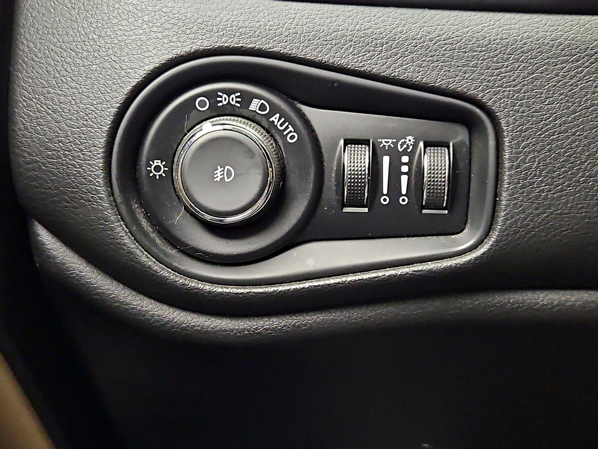 Thumbnail: 2015 Jeep Renegade - 13