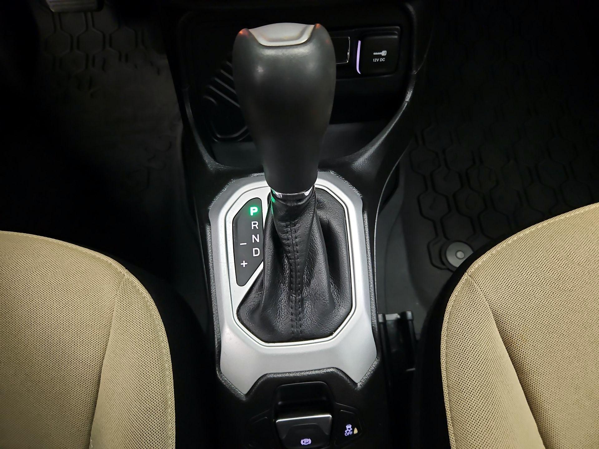 Thumbnail: 2015 Jeep Renegade - 17