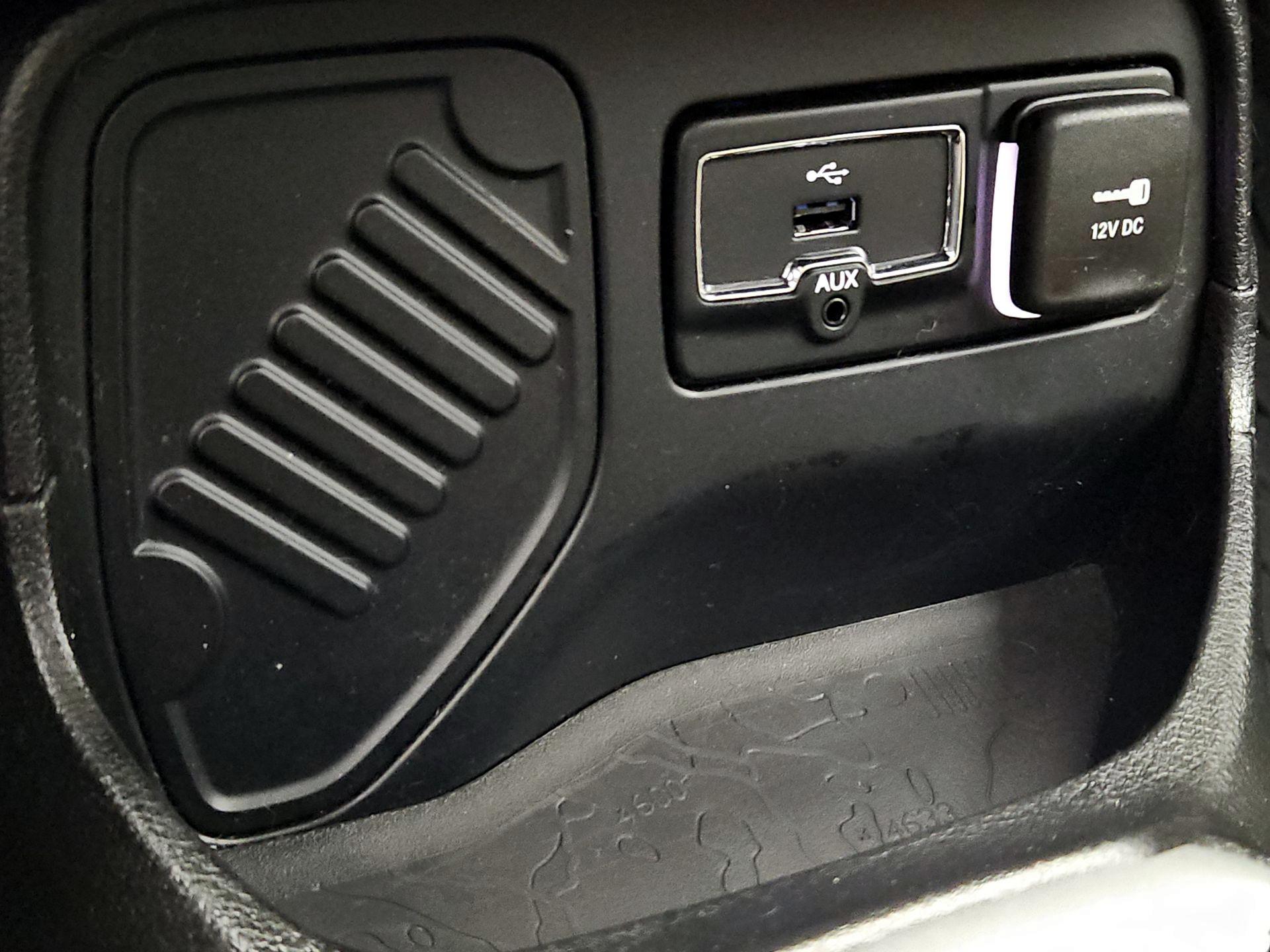 Thumbnail: 2015 Jeep Renegade - 18