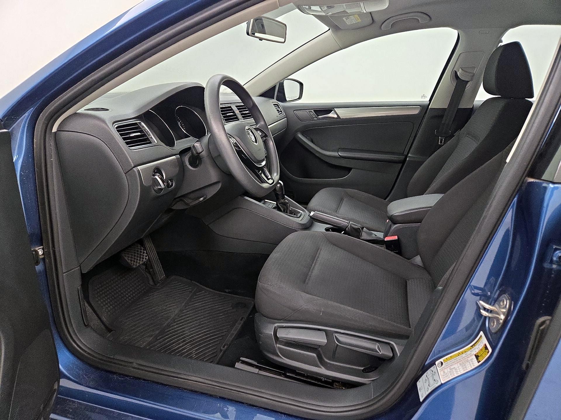 Thumbnail: 2016 Volkswagen Jetta - 11
