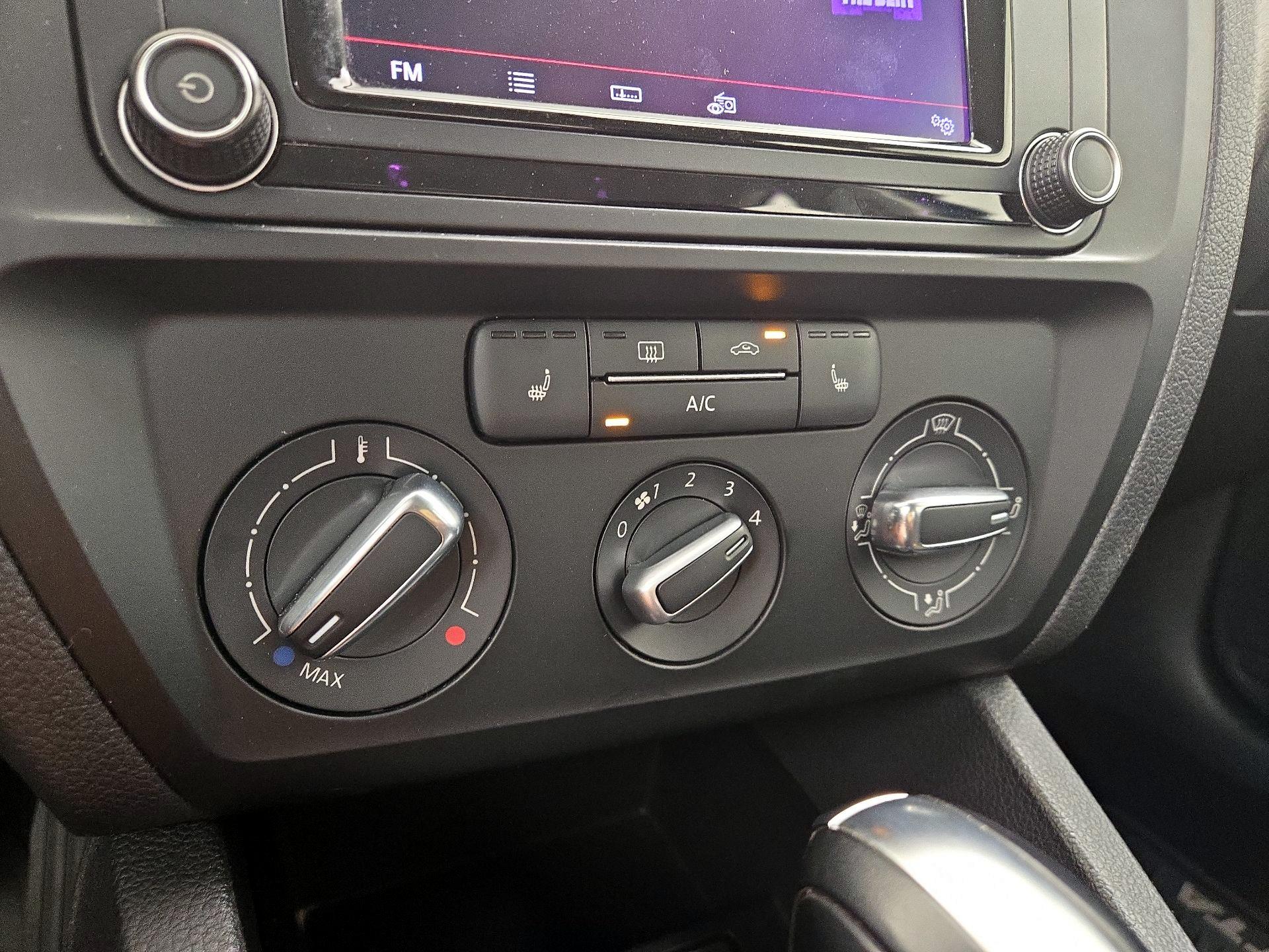 Thumbnail: 2016 Volkswagen Jetta - 16