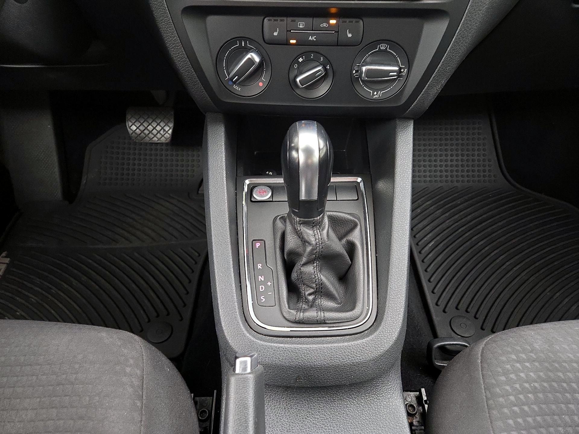 Thumbnail: 2016 Volkswagen Jetta - 17