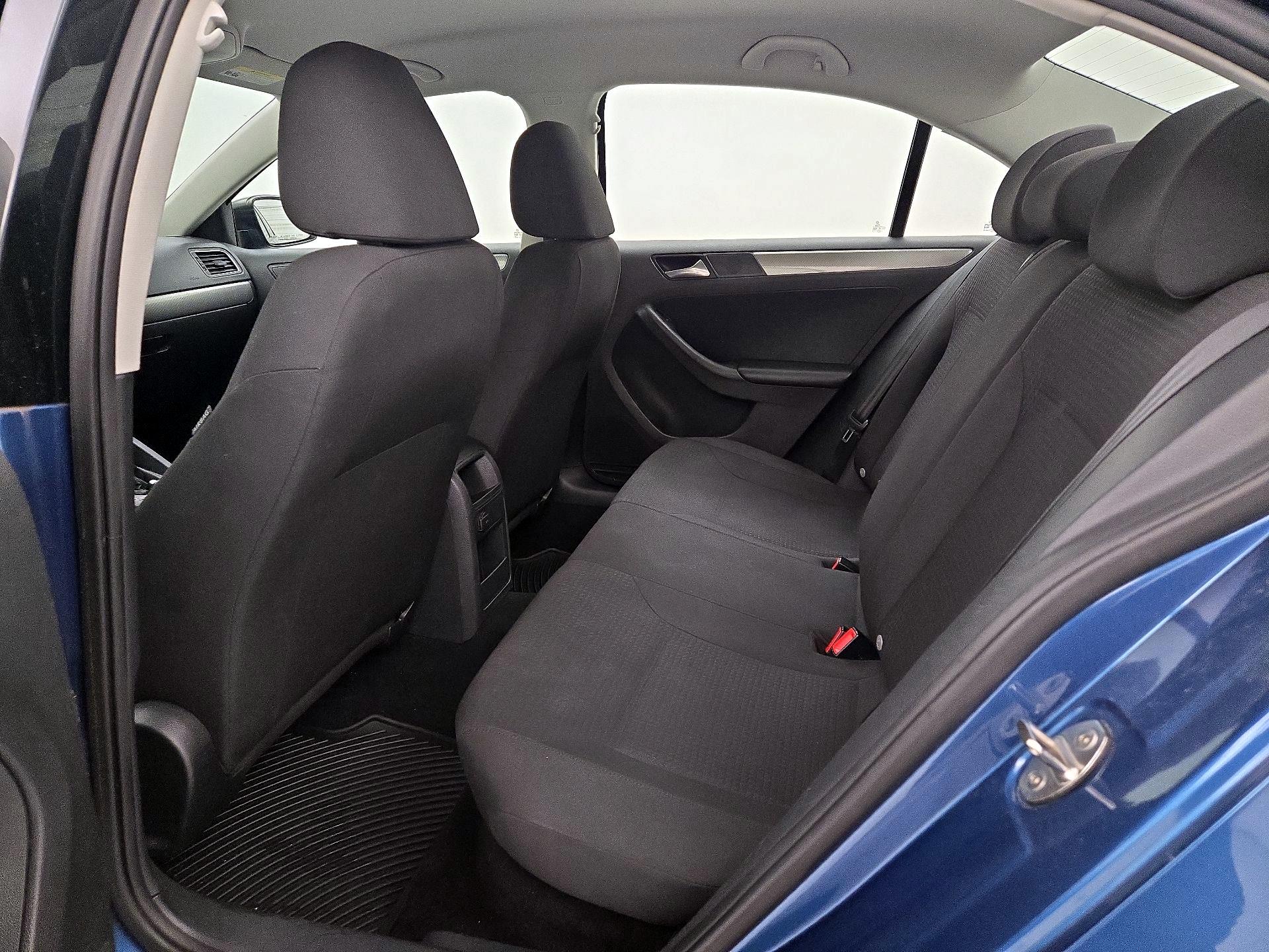 Thumbnail: 2016 Volkswagen Jetta - 19