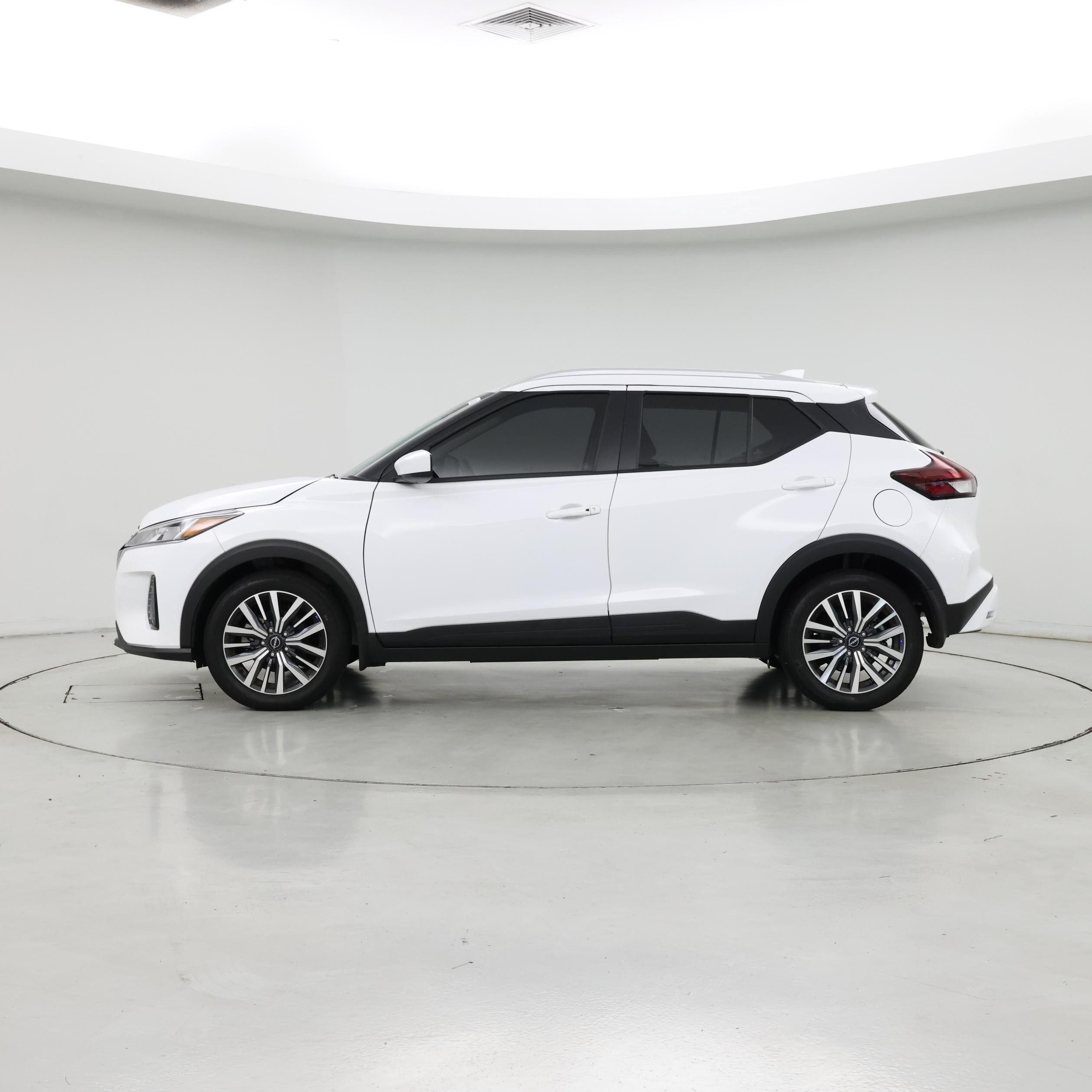 Thumbnail: 2024 Nissan Kicks - 3