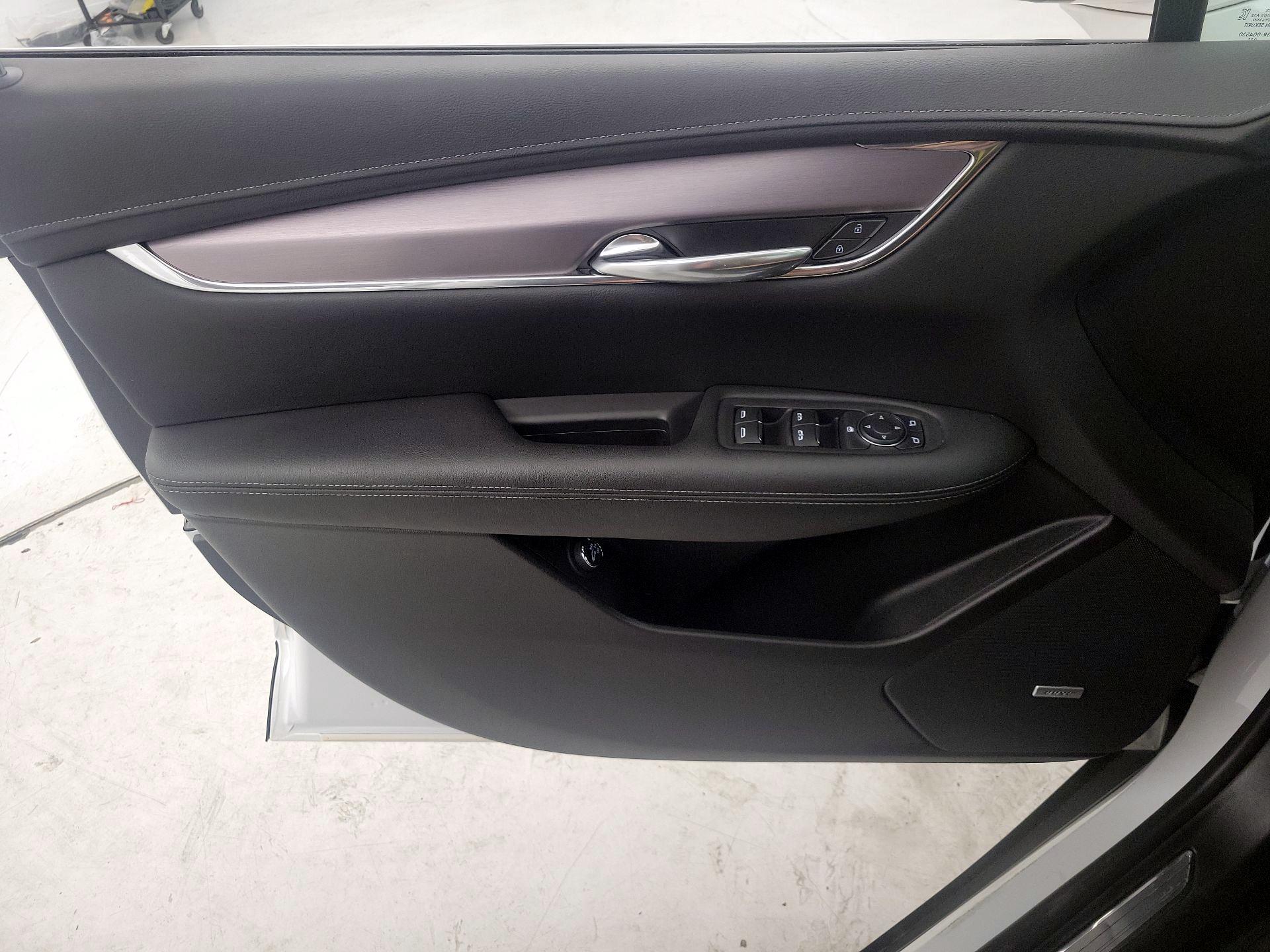 Thumbnail: 2021 Cadillac XT5 - 12