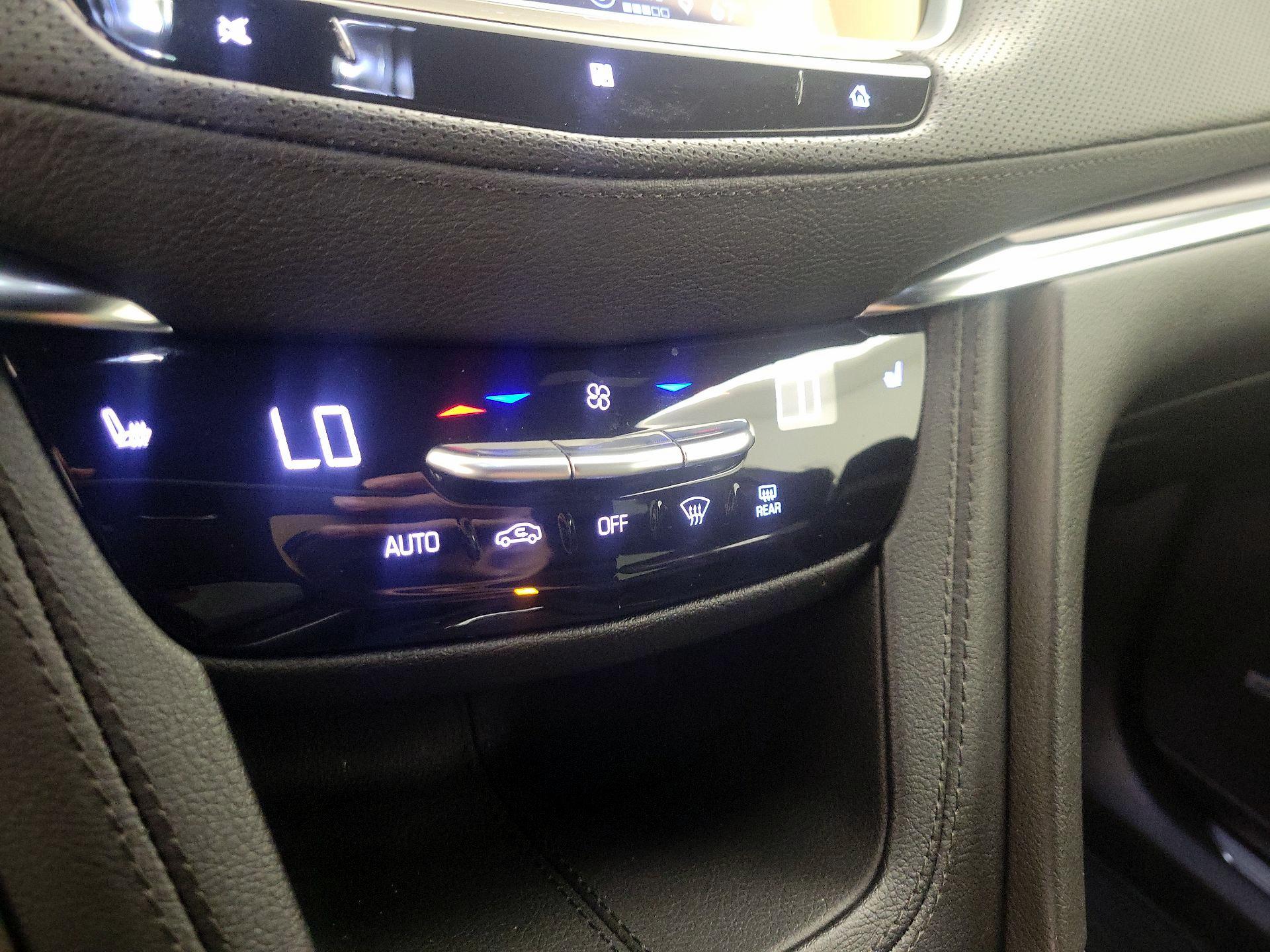 Thumbnail: 2021 Cadillac XT5 - 16