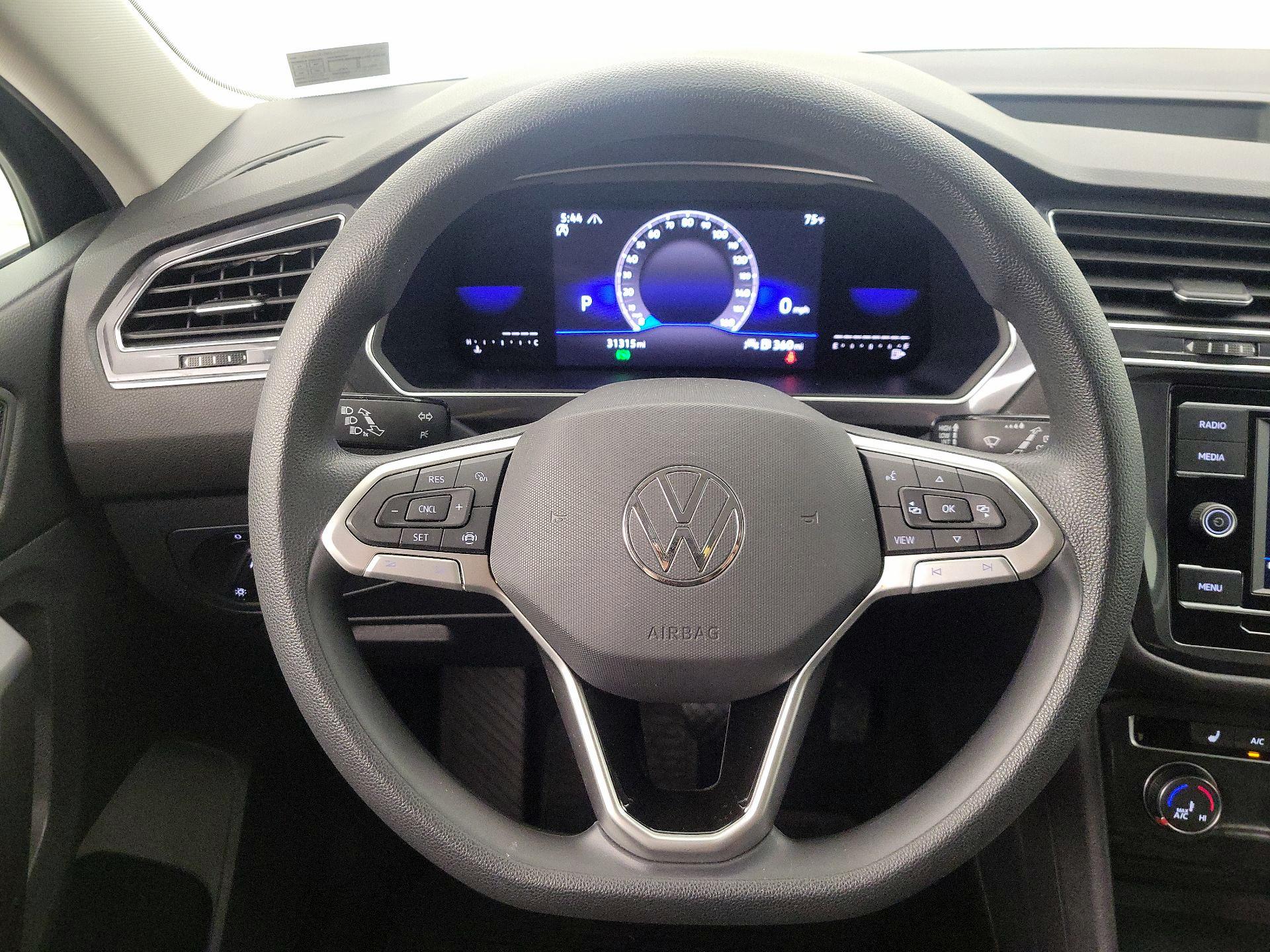 Thumbnail: 2022 Volkswagen Tiguan - 10