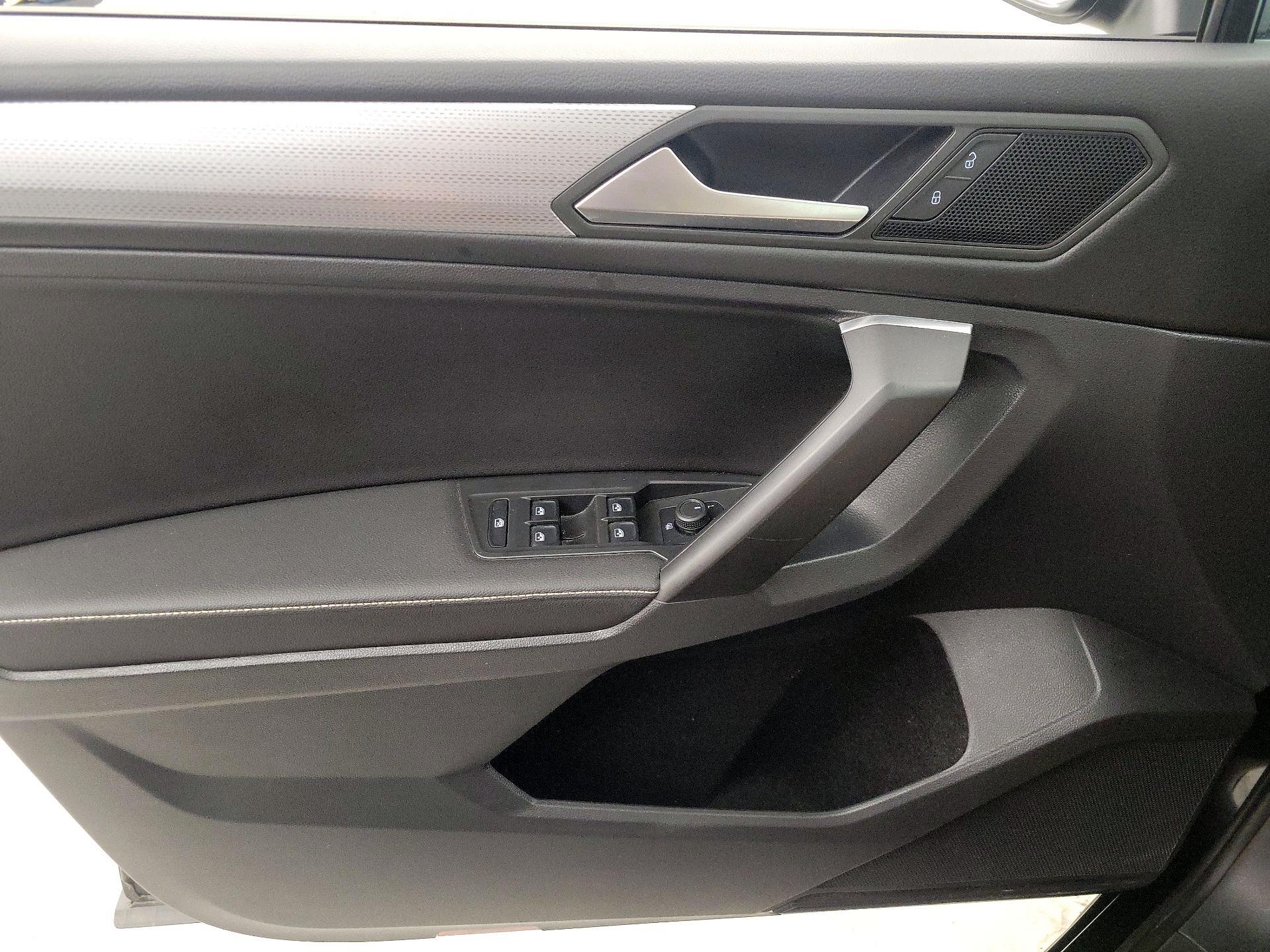 Thumbnail: 2022 Volkswagen Tiguan - 12