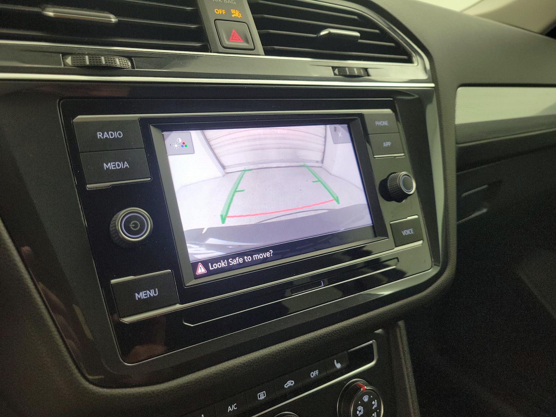 Thumbnail: 2022 Volkswagen Tiguan - 14