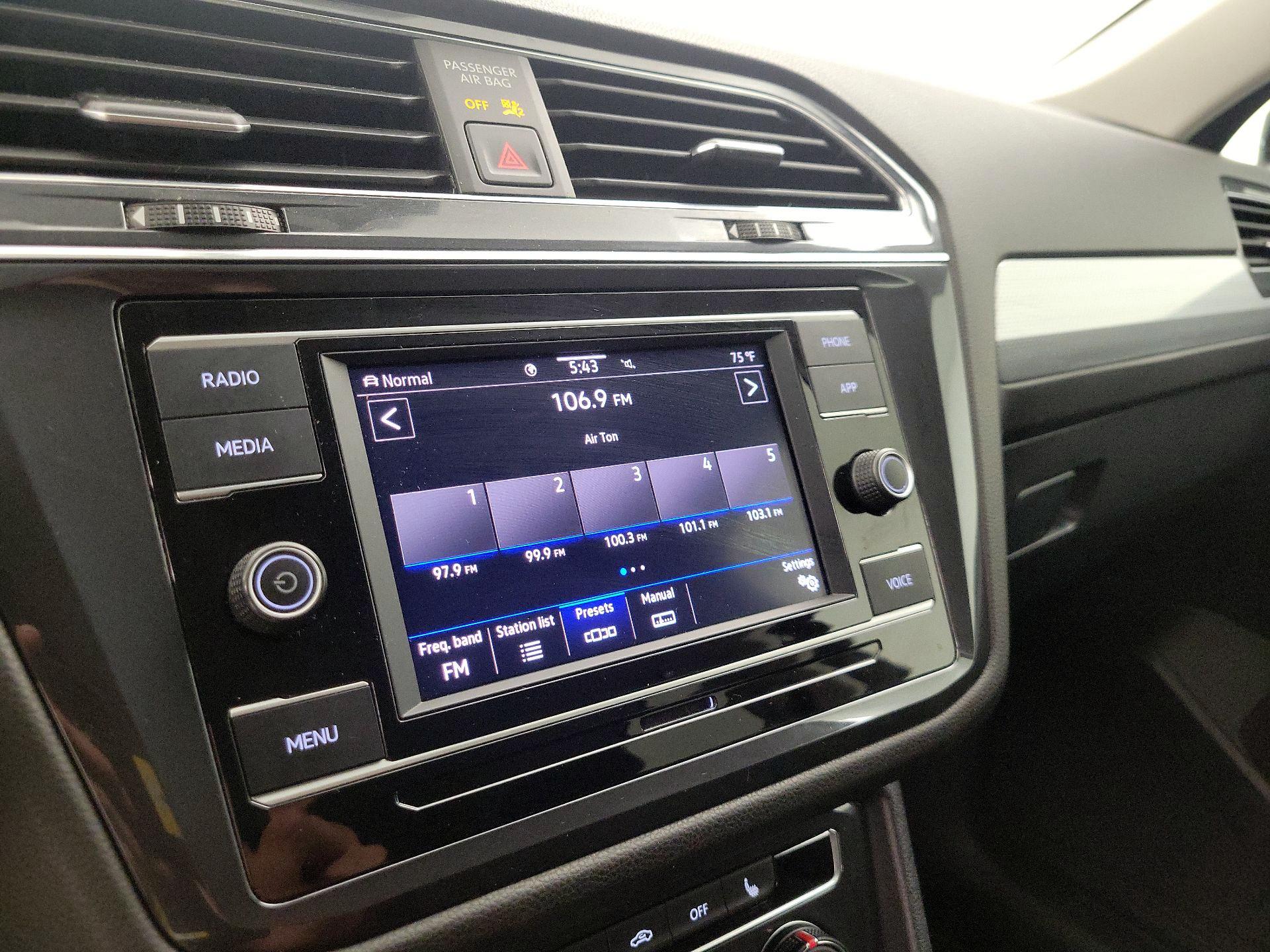 Thumbnail: 2022 Volkswagen Tiguan - 15