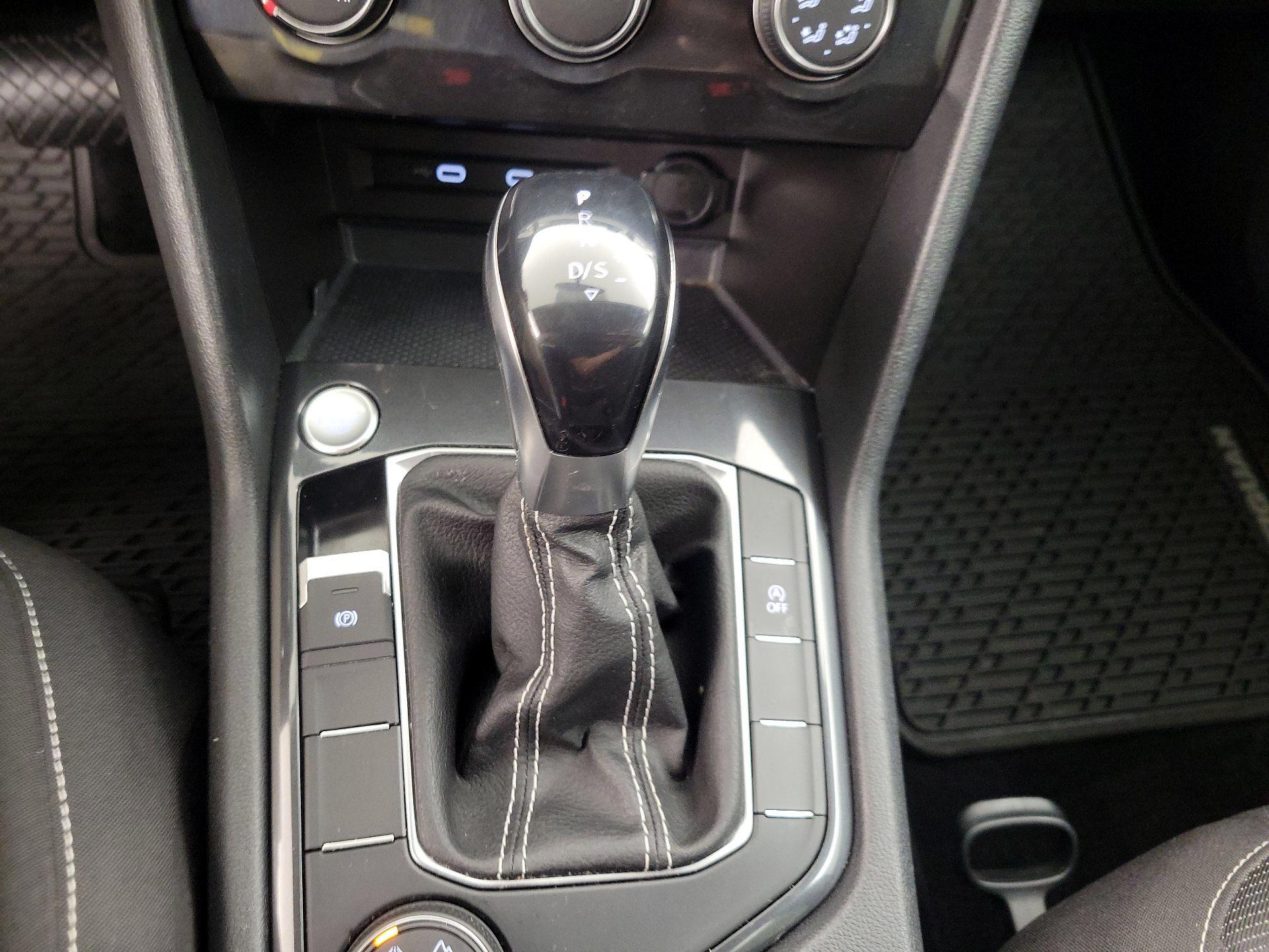 Thumbnail: 2022 Volkswagen Tiguan - 17