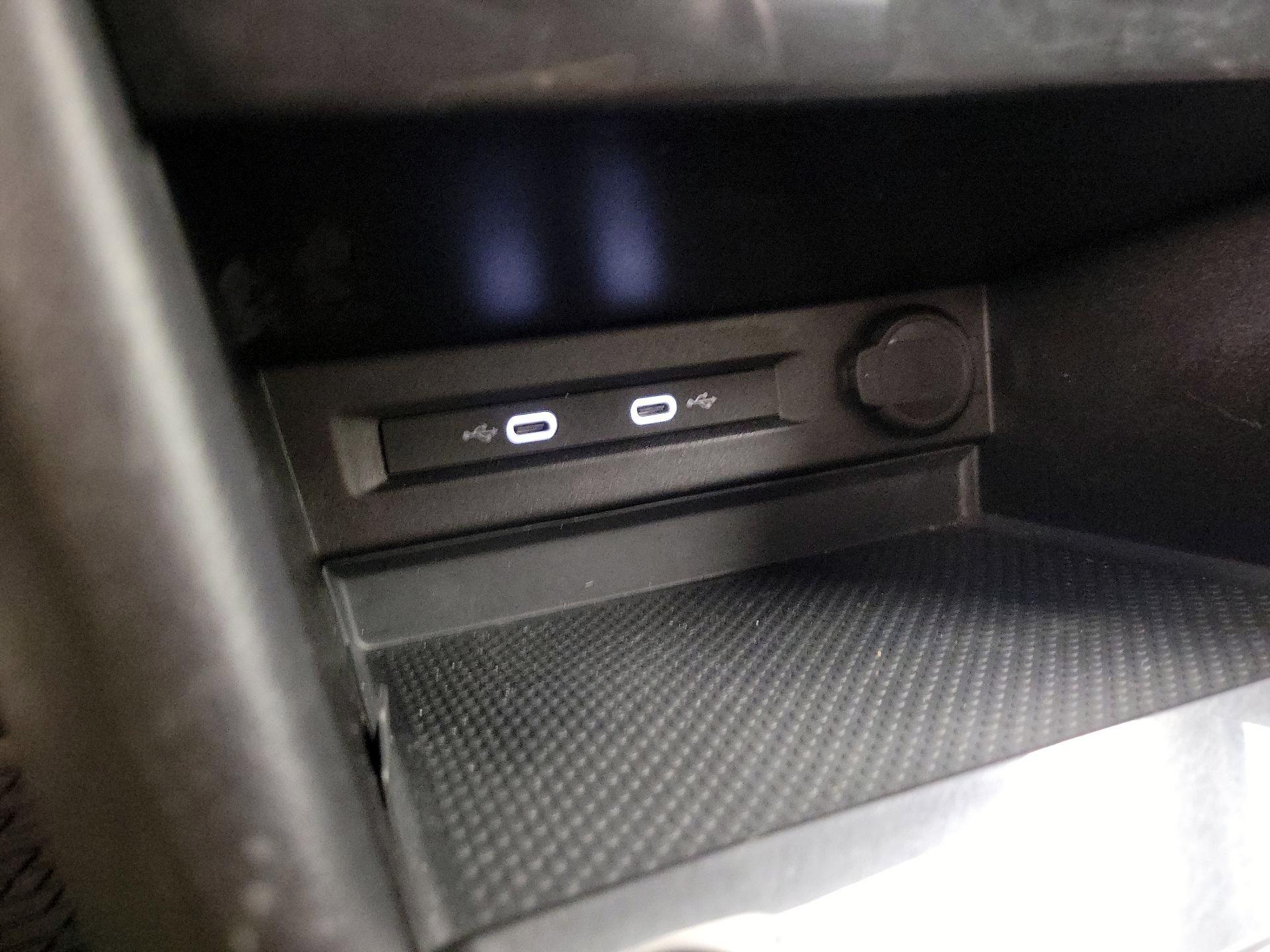 Thumbnail: 2022 Volkswagen Tiguan - 18