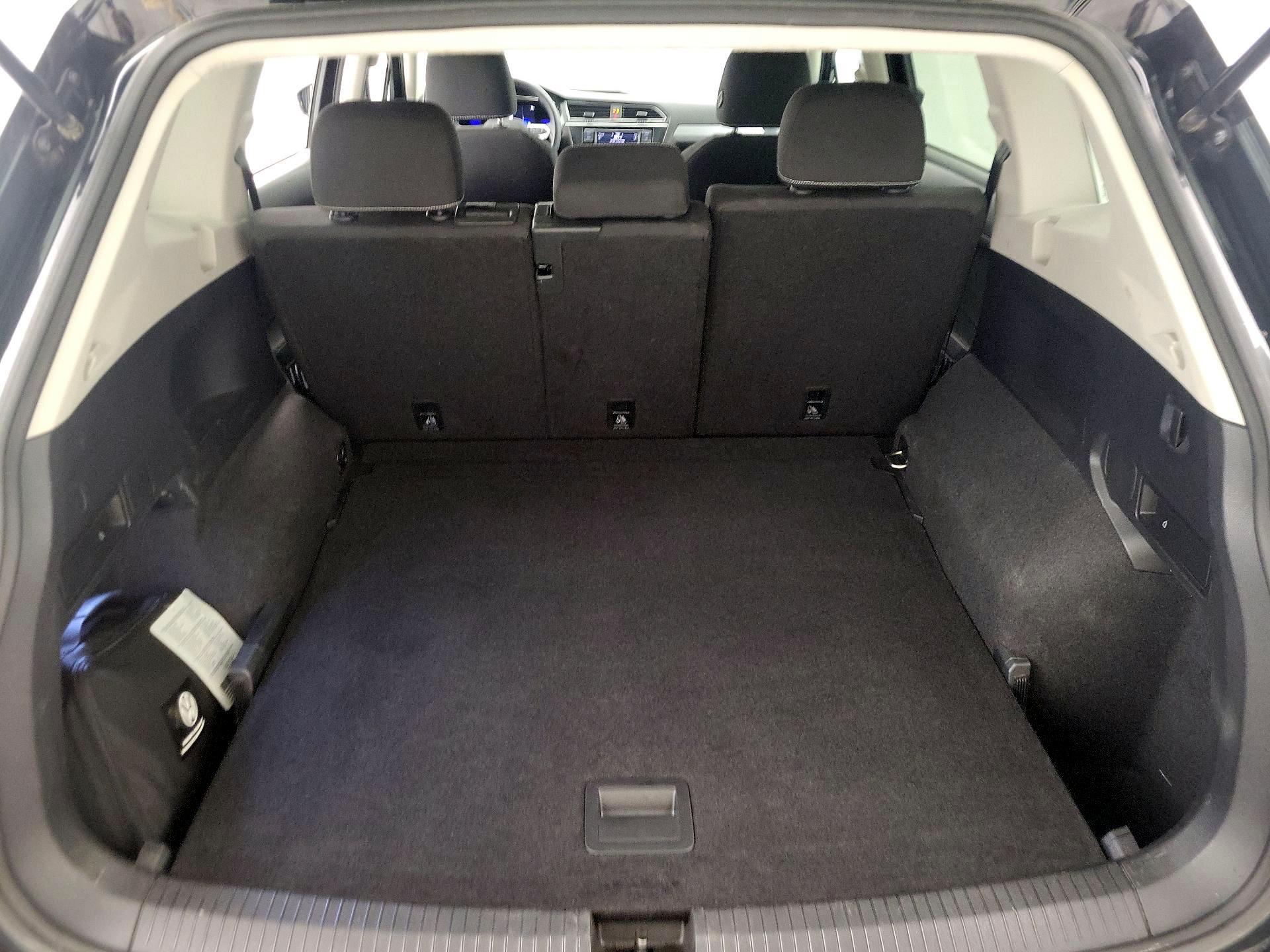 Thumbnail: 2022 Volkswagen Tiguan - 20